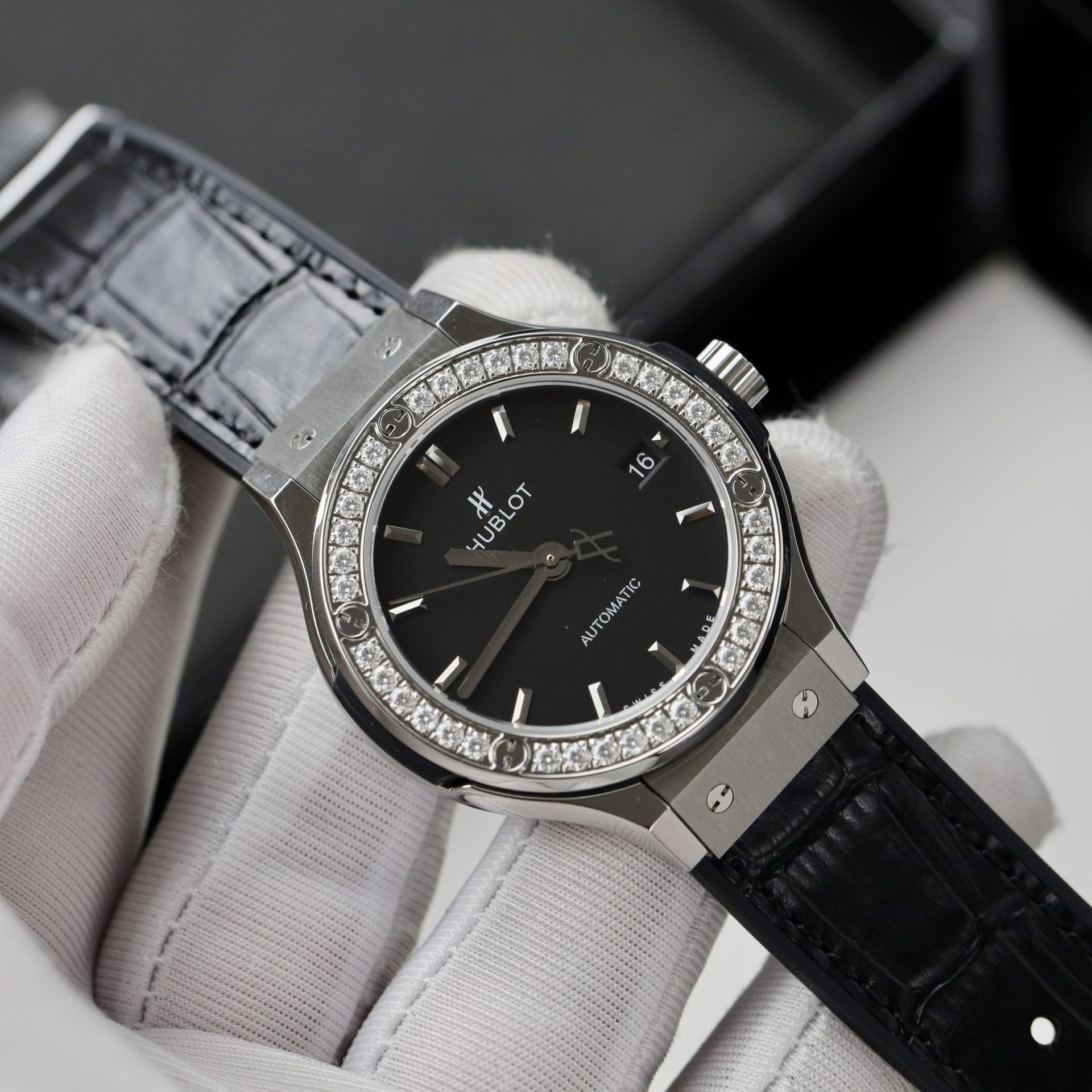 Hublot Replica 1:1 Watch Classic Fusion Black Moissanite Diamonds Factory HB 42mm - Top club