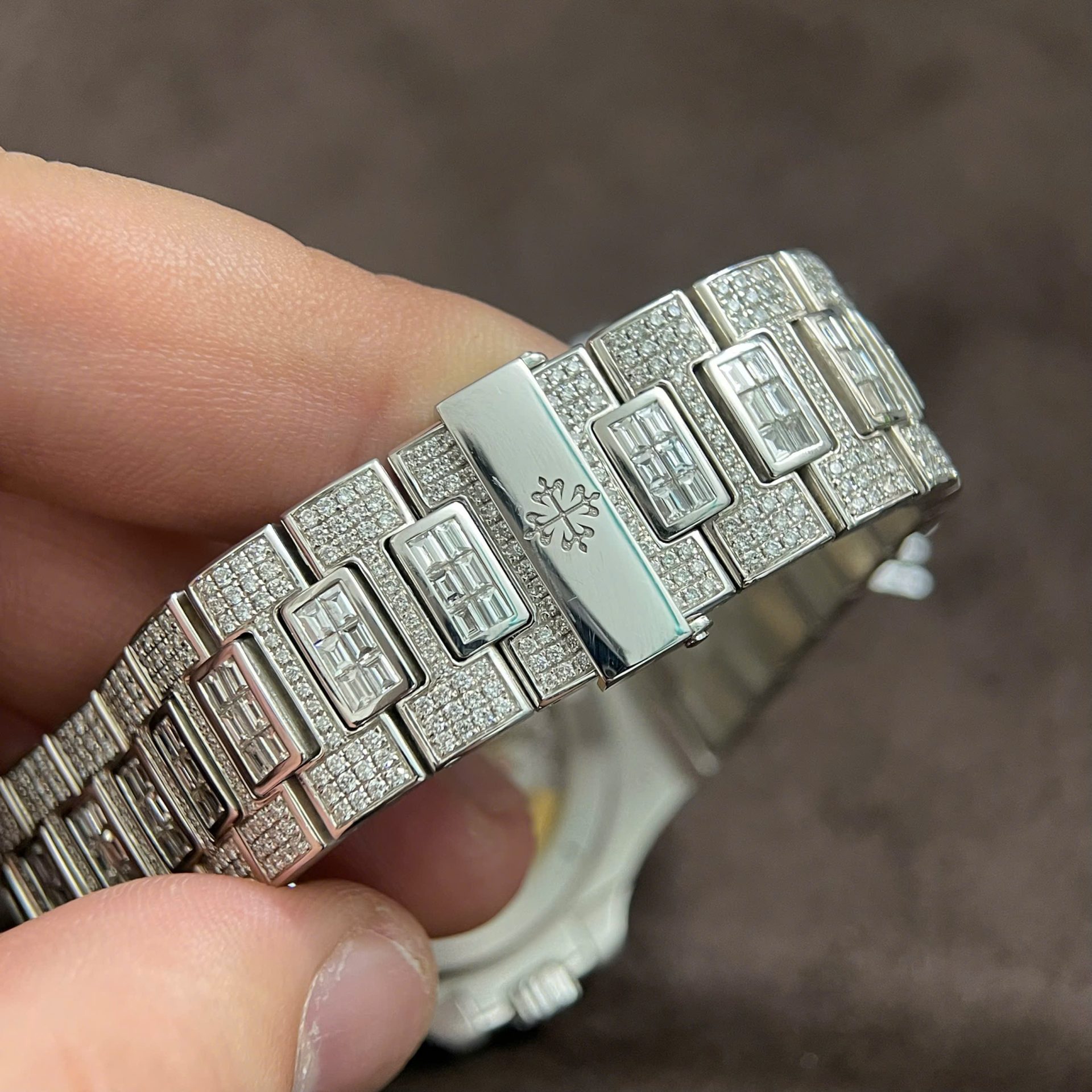 Patek Philippe Nautilus 5719 Replica Watches Custom 18K Solid White Gold + Diamonds 40mm - Top club