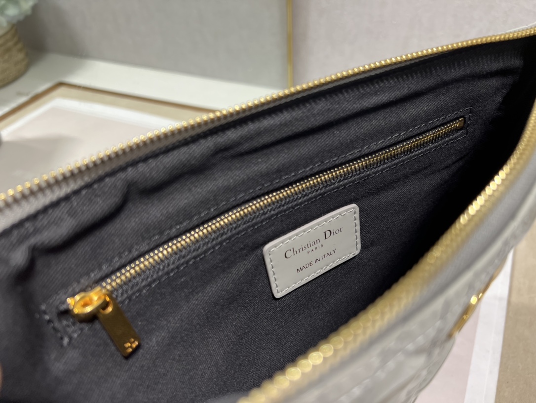 Large Caro Daily Pouch Black/Grey/Brown For Women 12in/30cm S5086UWHC_M9001:1High-quality replica
