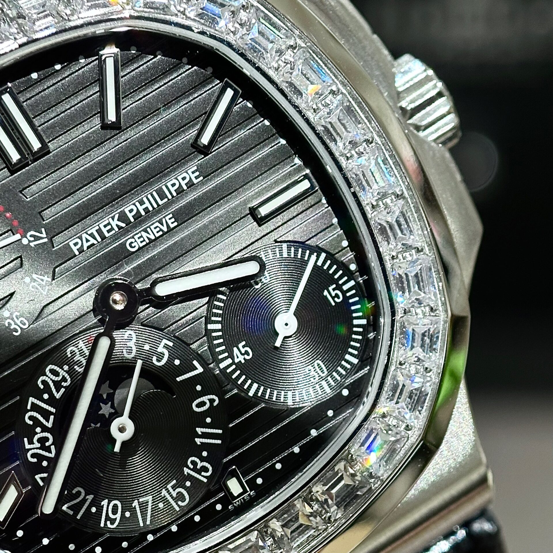 Patek Philippe Nautilus 5724G Replica Watch Gray Dial GRF 40mm - Top club
