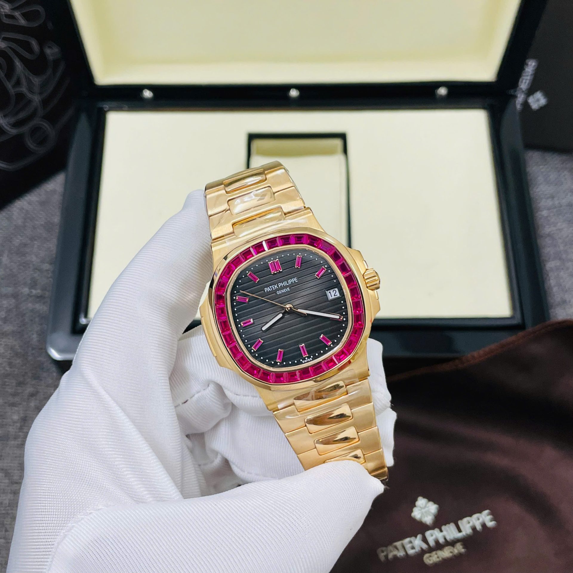 Patek Philippe Nautilus 5723 Copies Watch 18K Gold Wrapped + Synthetic Ruby 40mm - Top club