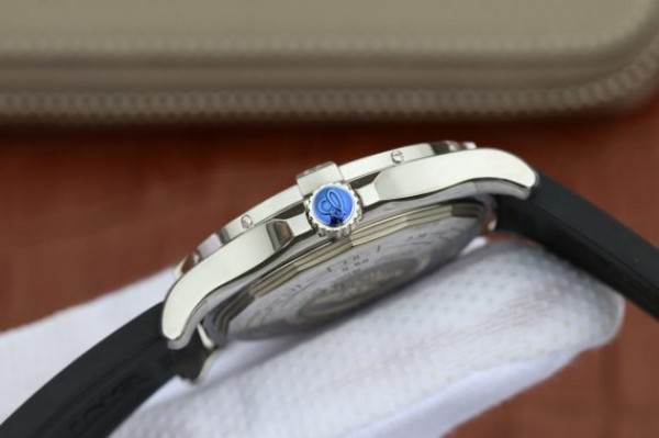 Replica Breitling Avenger GMT SS GF White Dial Black rubber Strap A2836 - Top club