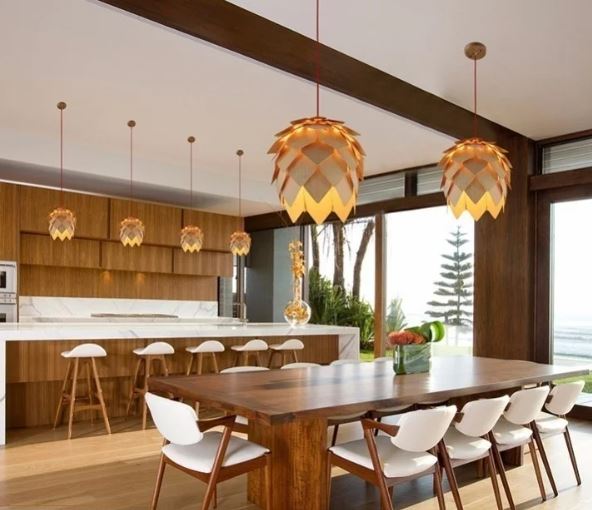 PineGlow – Houten Hanglamp in Dennenappel Design