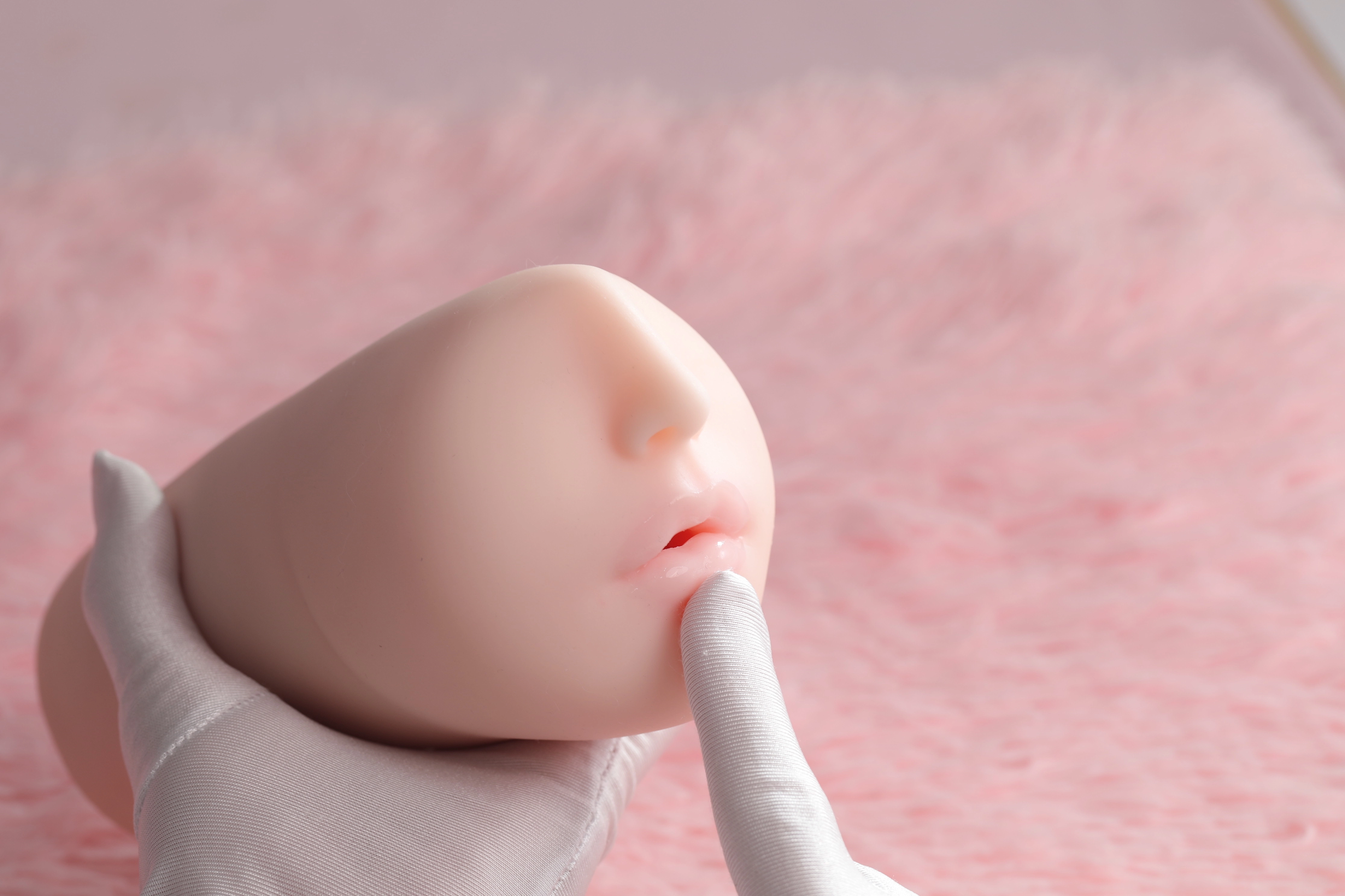 Dr.YUU Cherry-Tight Mouth Stroker compact mouth-shaped design detail