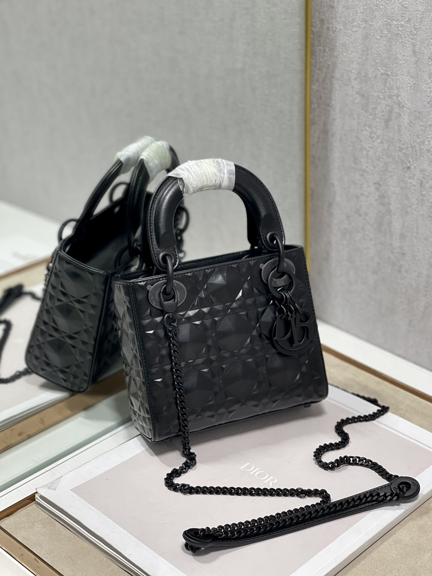 Christian Dior Mini Lady Dior Bag Cannage with Beaded Motif, Black, For Women Women’s Handbags, Crossbody Bags, 17cm CD M0505SNEA_M9001:1High-quality replica