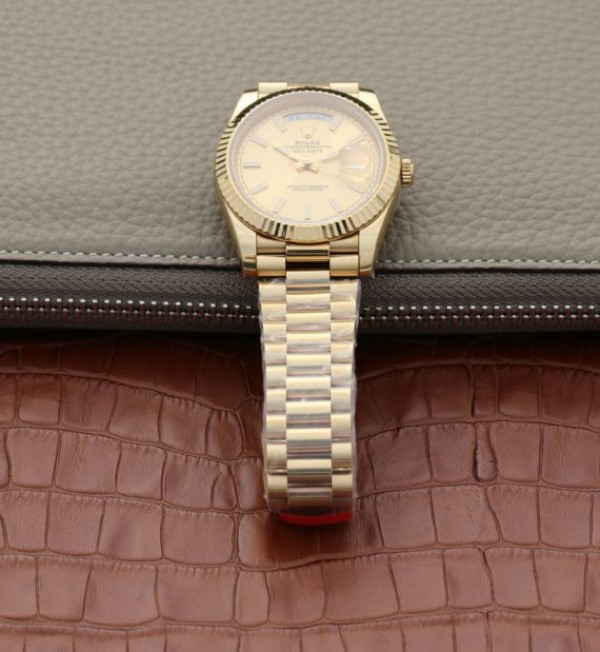 Replica Rolex Day-Date 40mm 228238 YG Noob YG Dial Lume Markers YG Bracelet A3255 - Top club
