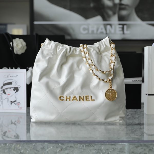 Chanel 22 Medium