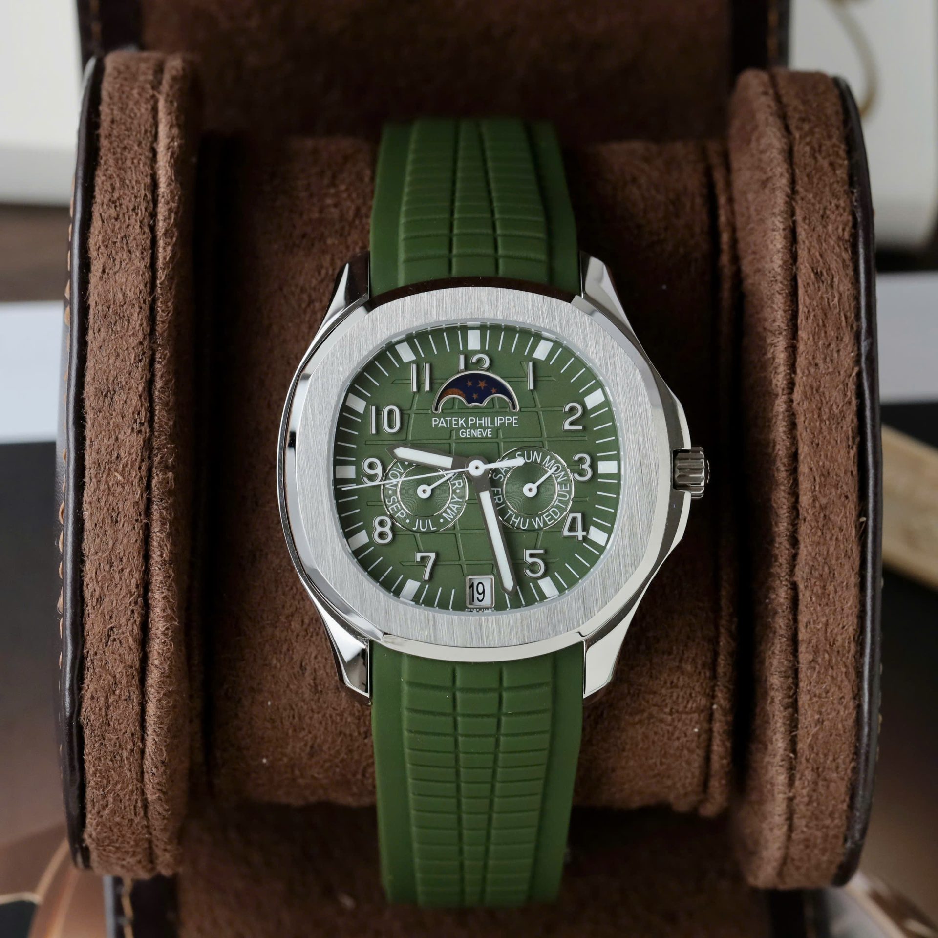 Patek Philippe Best Replica Watch Aquanaut 5261G Automatic Swiss Movement Green Dial 40mm - Elite Watch Atelier