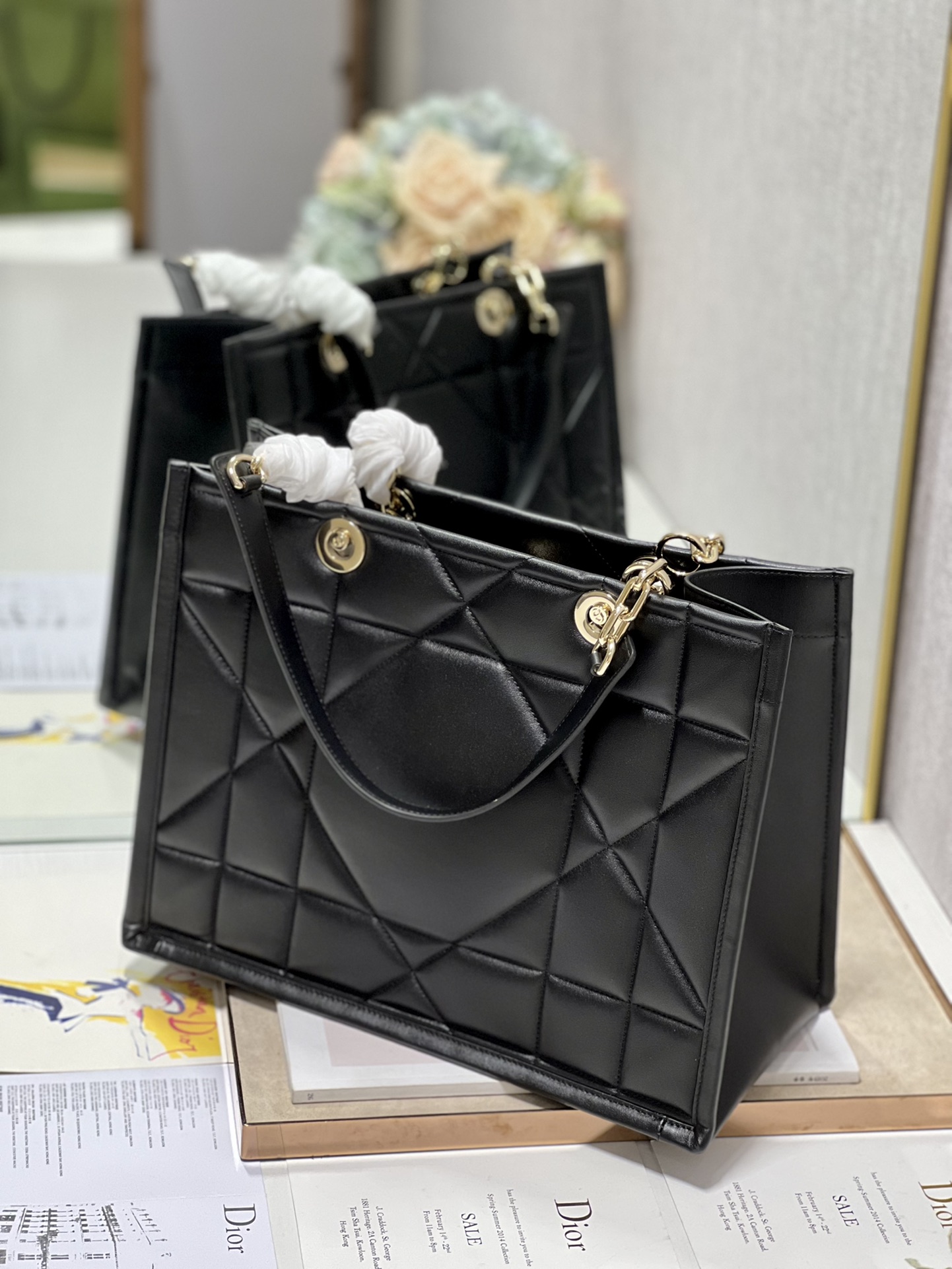 Medium Dior Essential Tote Bag Black For Women 14.7in/37cm M8721OZVJ_M9001:1High-quality replica