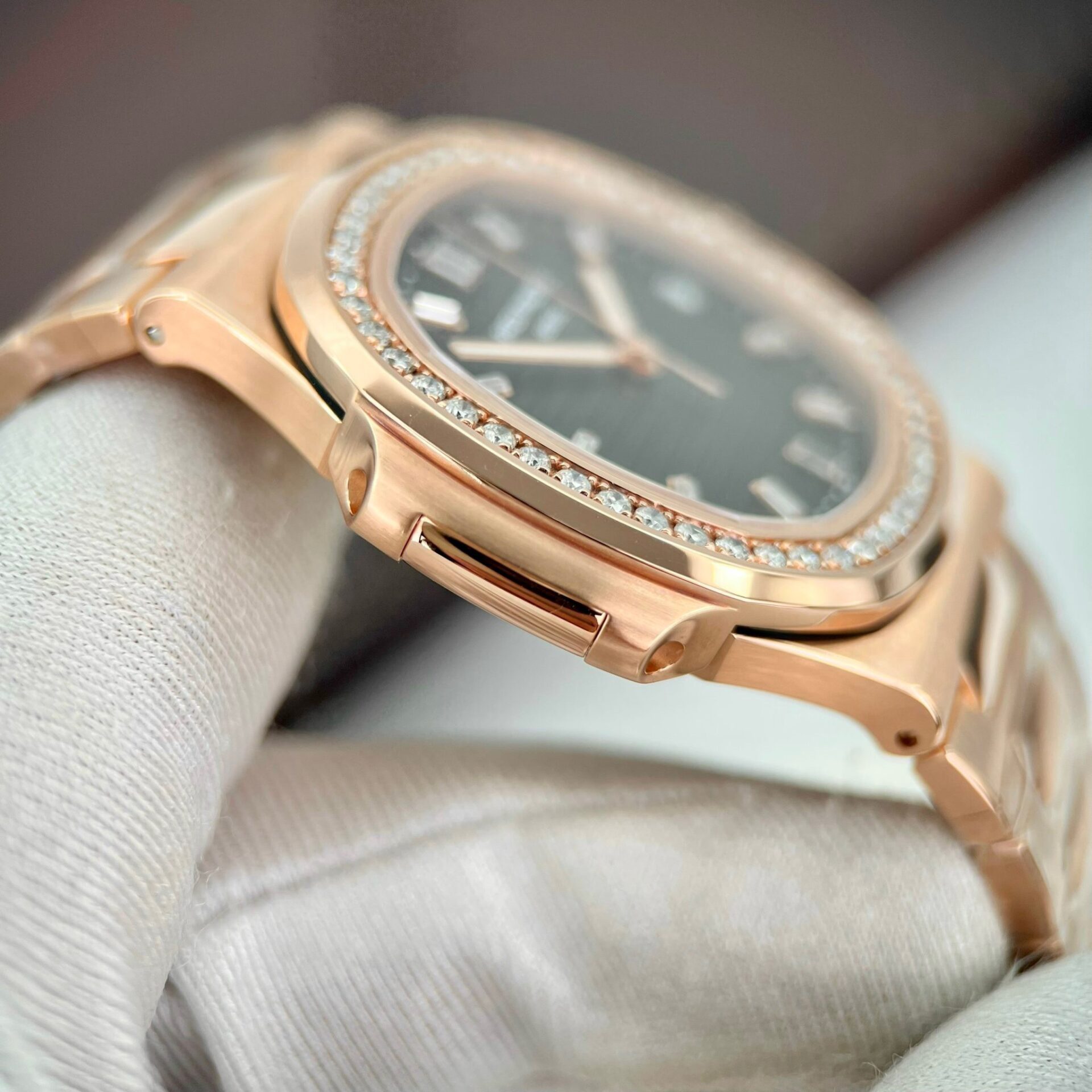 Patek Philippe 5711 Natural Diamond Replica Watch 18K Gold Wrapped 40mm - Top club