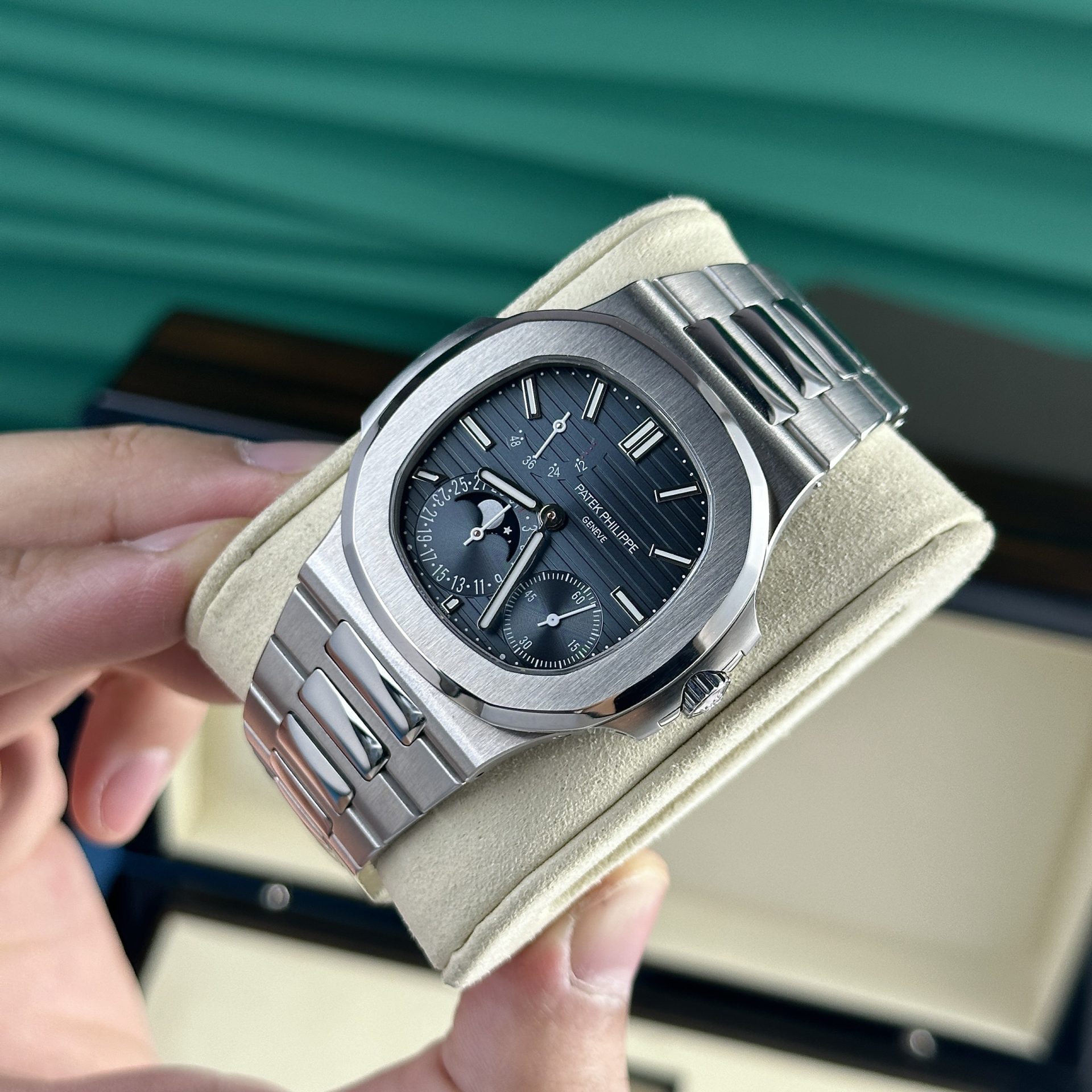 Patek Philippe Best Replica Watch Nautilus 5712 Custom Authentic Details 40mm - Top club