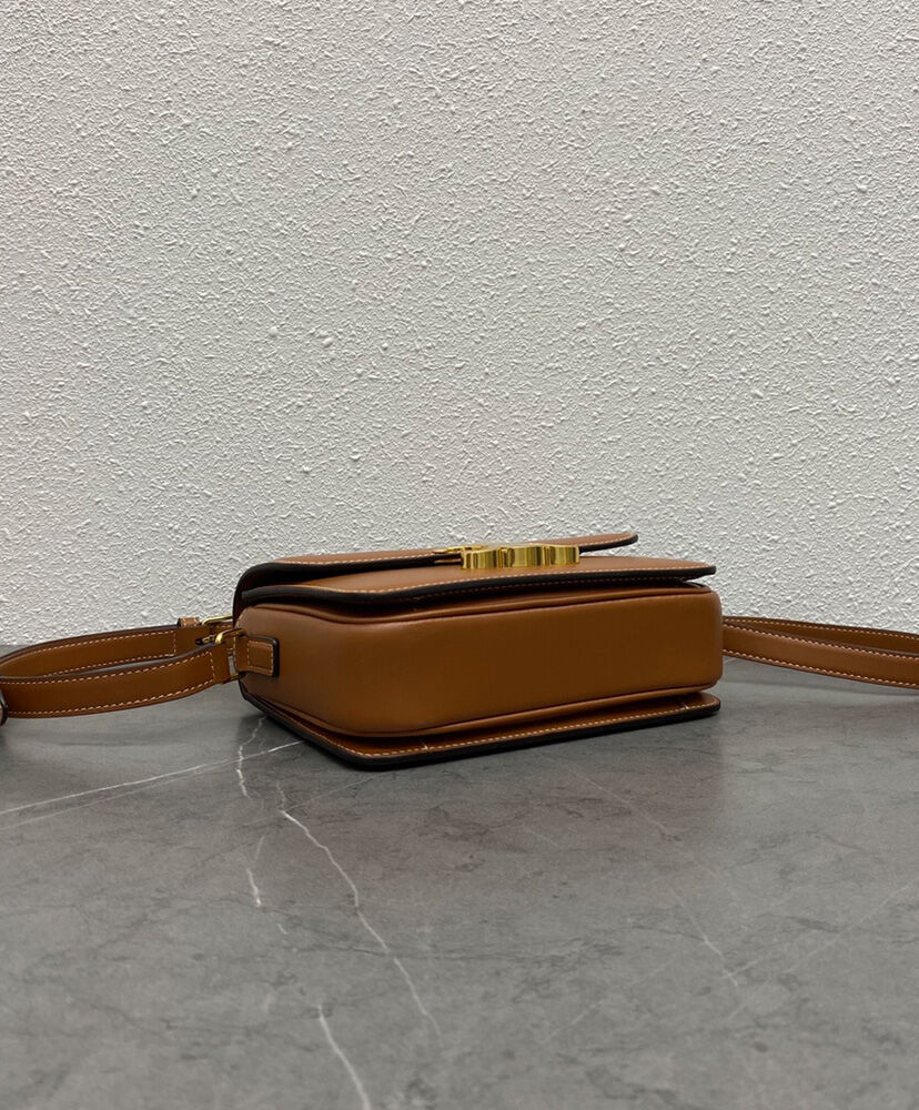 Celine Teen Triomphe Bag In Shiny Calfskin Coffee1:1High-quality replica