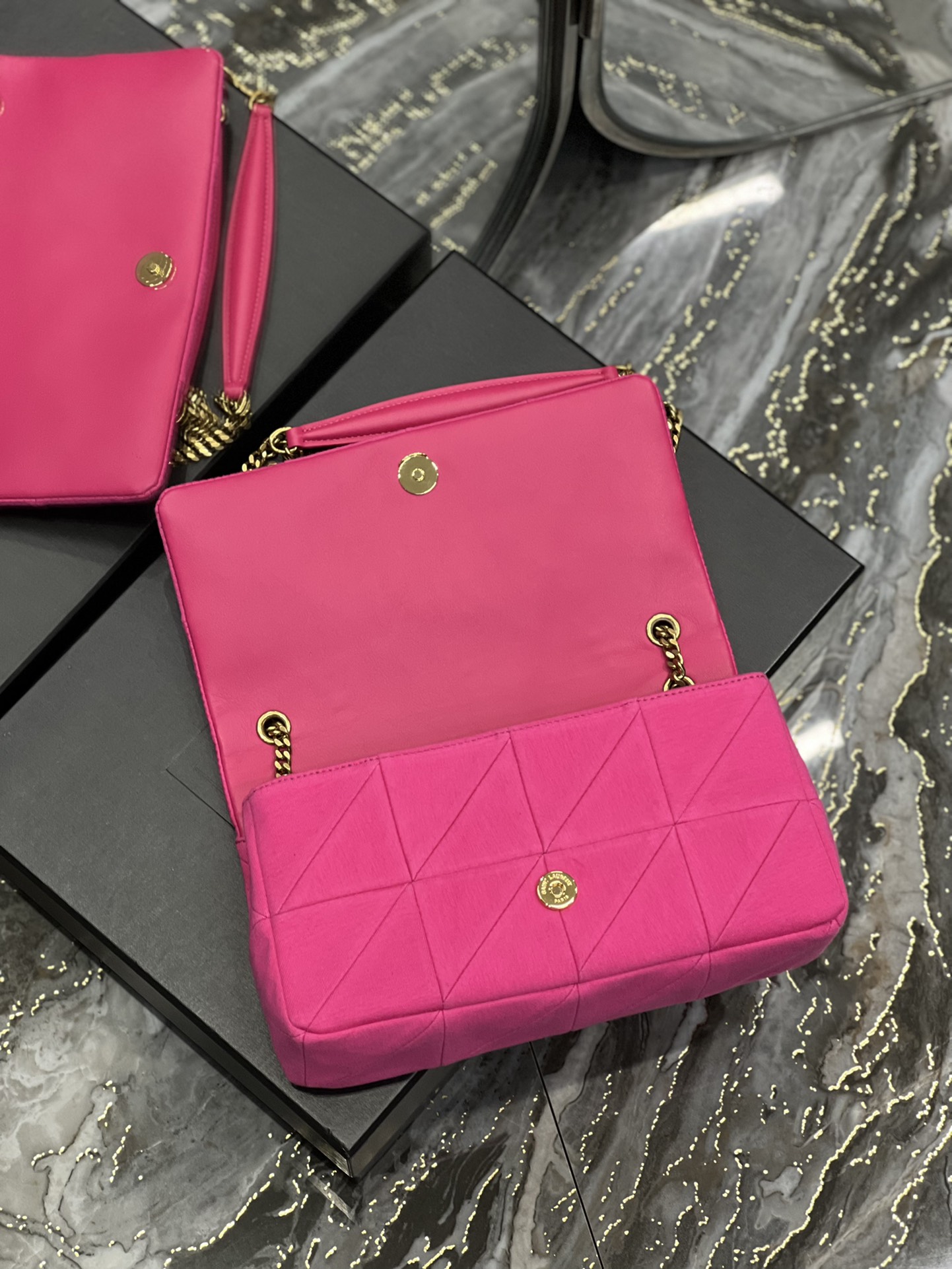 JAMIE MEDIUM CHAIN BAG “CARRÉ RIVE GAUCHE” IN LAMBSKIN AND SUEDE1:1High-quality replica