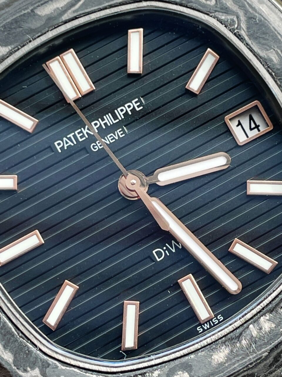 Replica PATEK PHILIPPE Nautilus 5711 DIW Carbon DIWF 1:1 Best Edition Black Textured Dial on Carbon/RG Bracelet 324CS - Top club