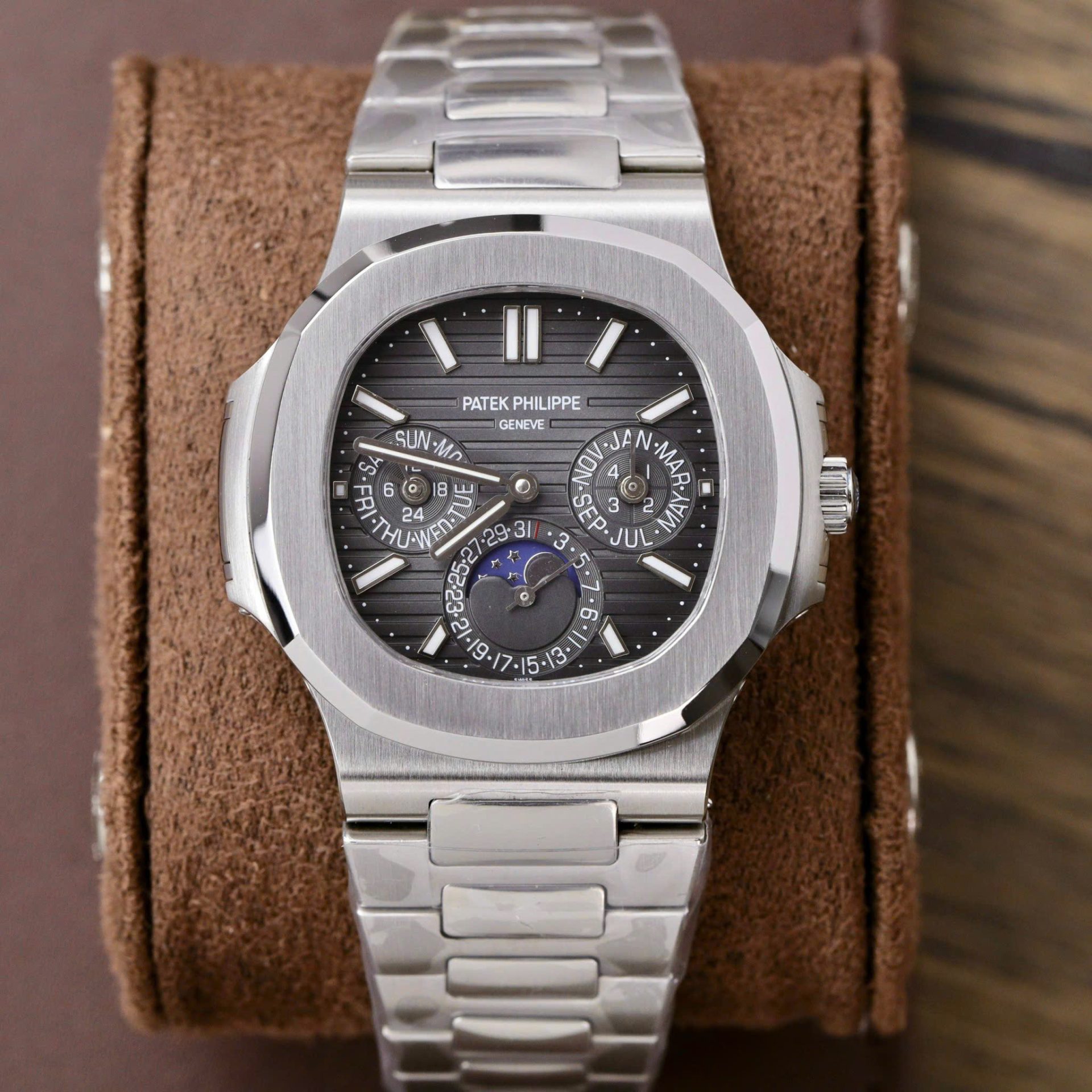 Patek Philippe Men Replica Watch Nautilus 5740 Gray Dial Metal Wire 40mm - Elite Watch Atelier