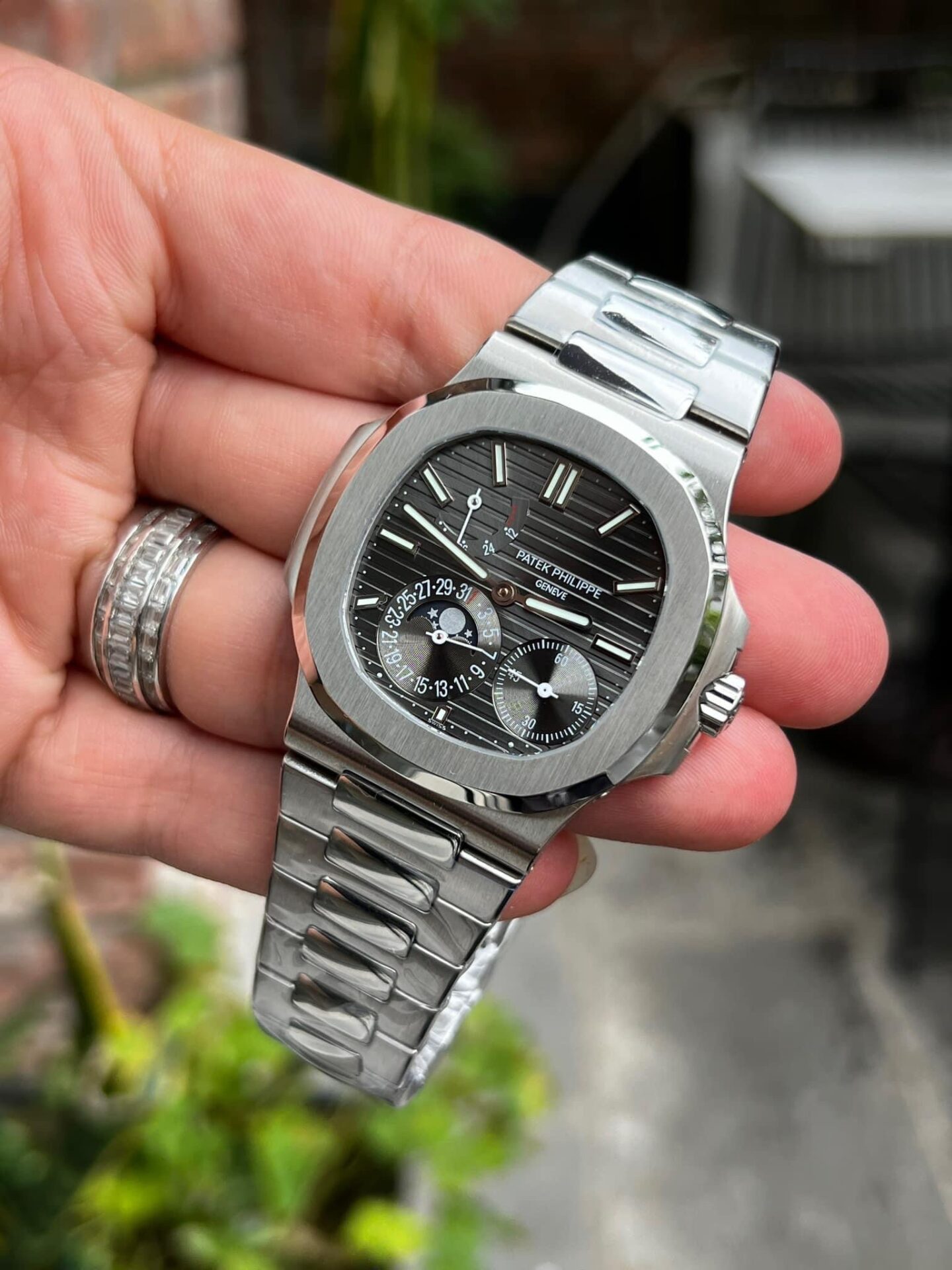Patek Philippe Replica Watch Nautilus 5712 Metal Strap Gray Dial Factory GR 40mm - Top club