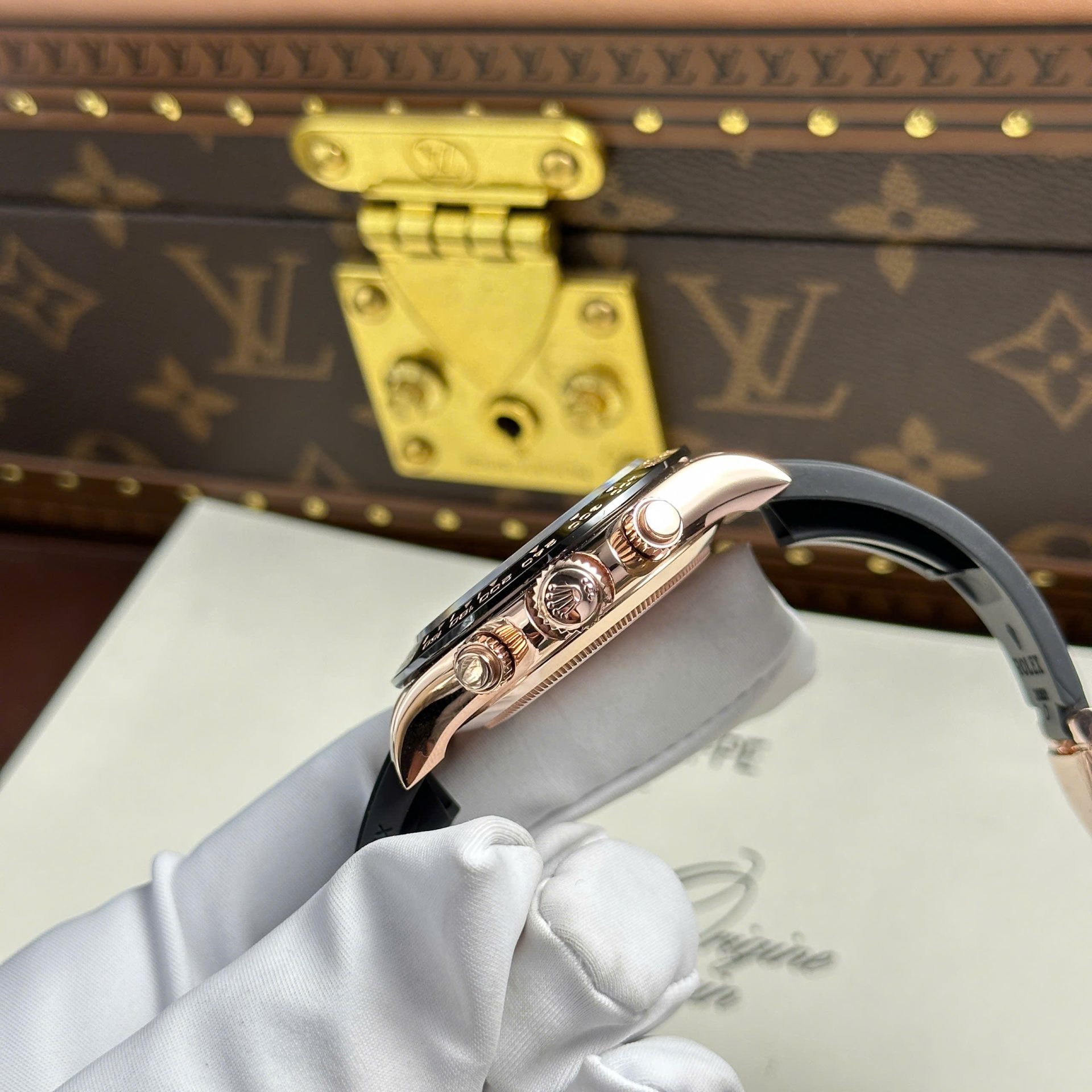Rolex Cosmograph Daytona 116515LN Black Dial Replica 11 Watch Gold Wrapped 40mm - Elite Watch Atelier