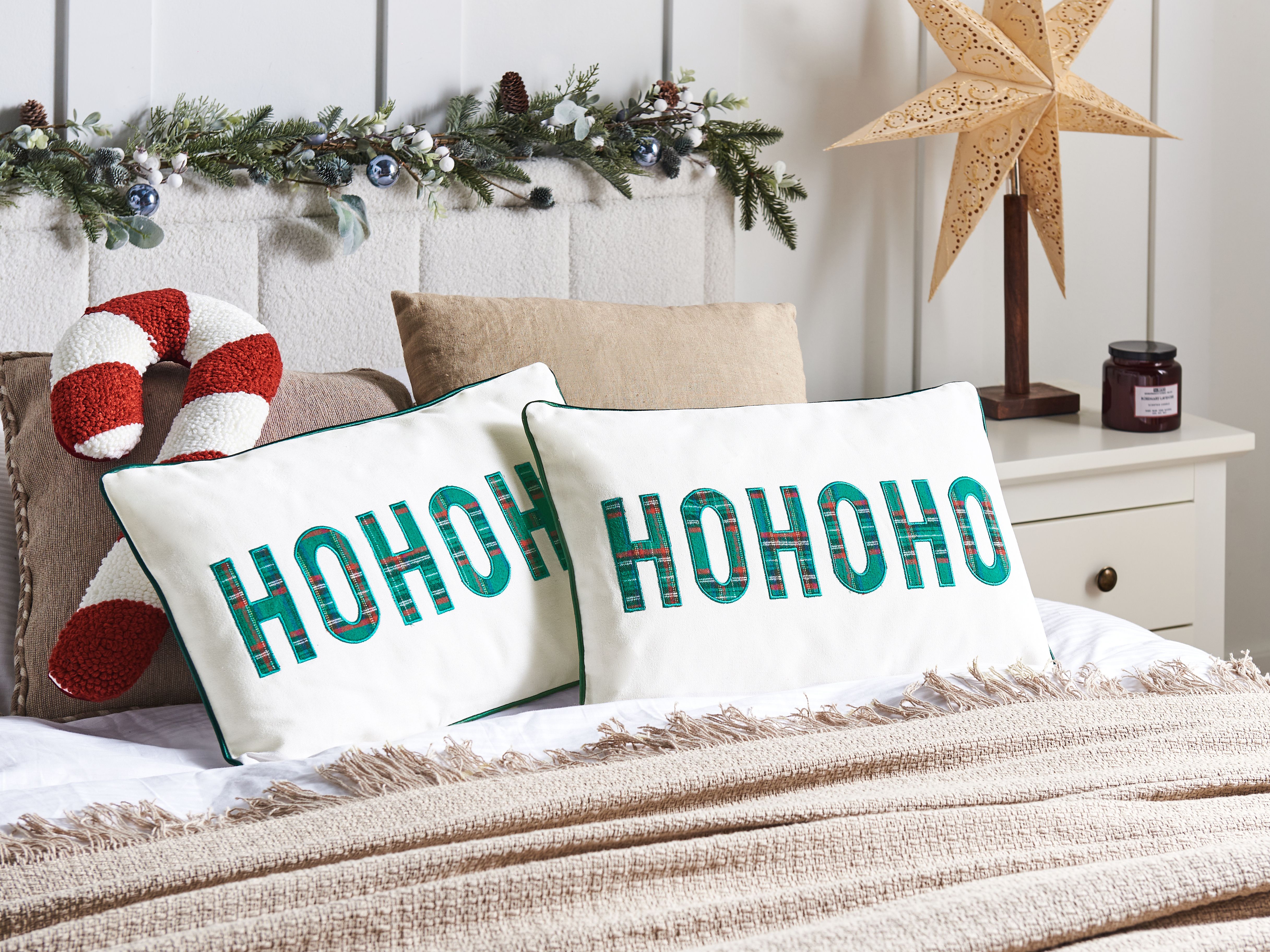 Set of 2 Decorative Cushions JOYCANDY Cotton 30 x 50 cm White Christmas Motif