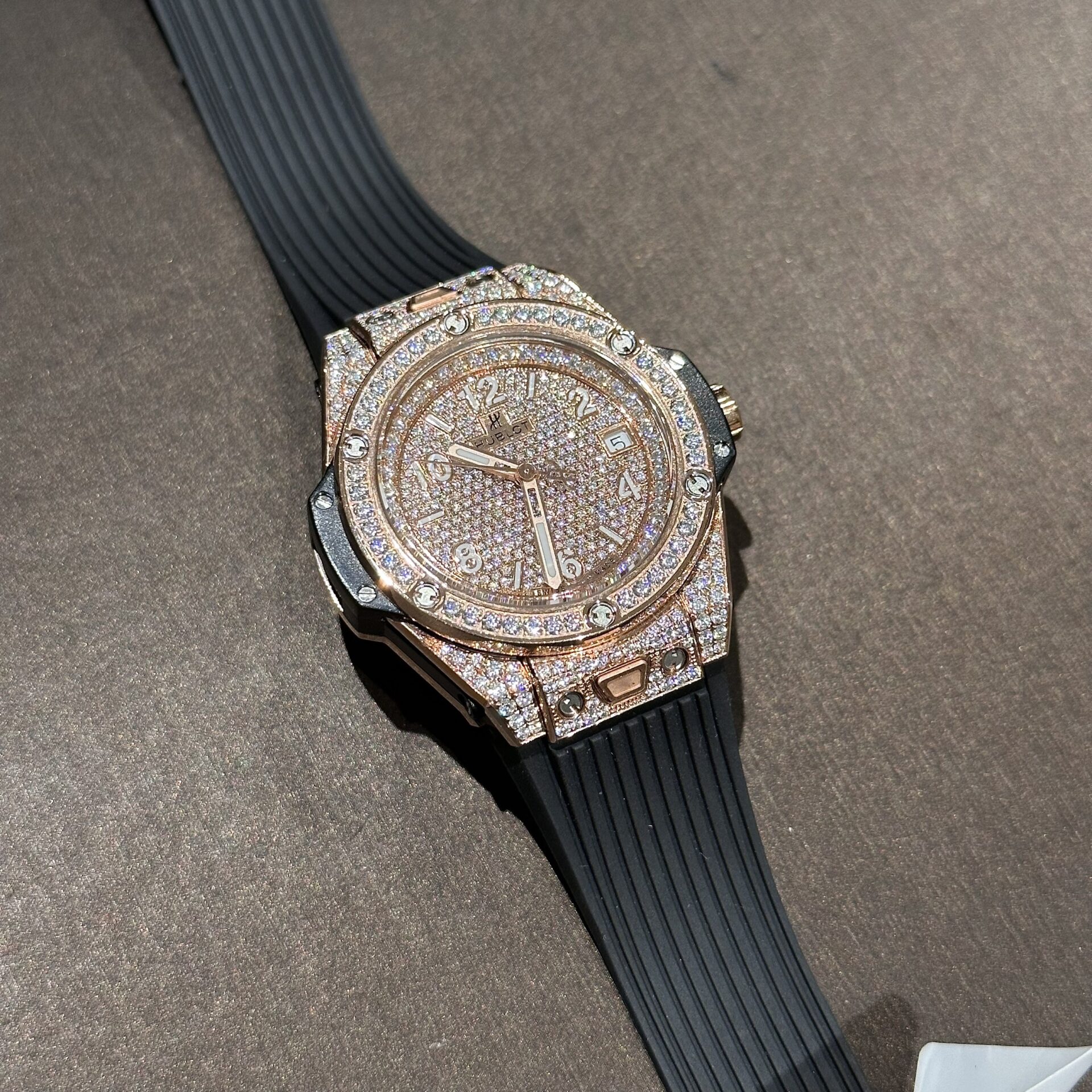 Hublot Replica 1:1 Watch One Click Gold Wrapped With Full Moissanite 39mm - Elite Watch Atelier