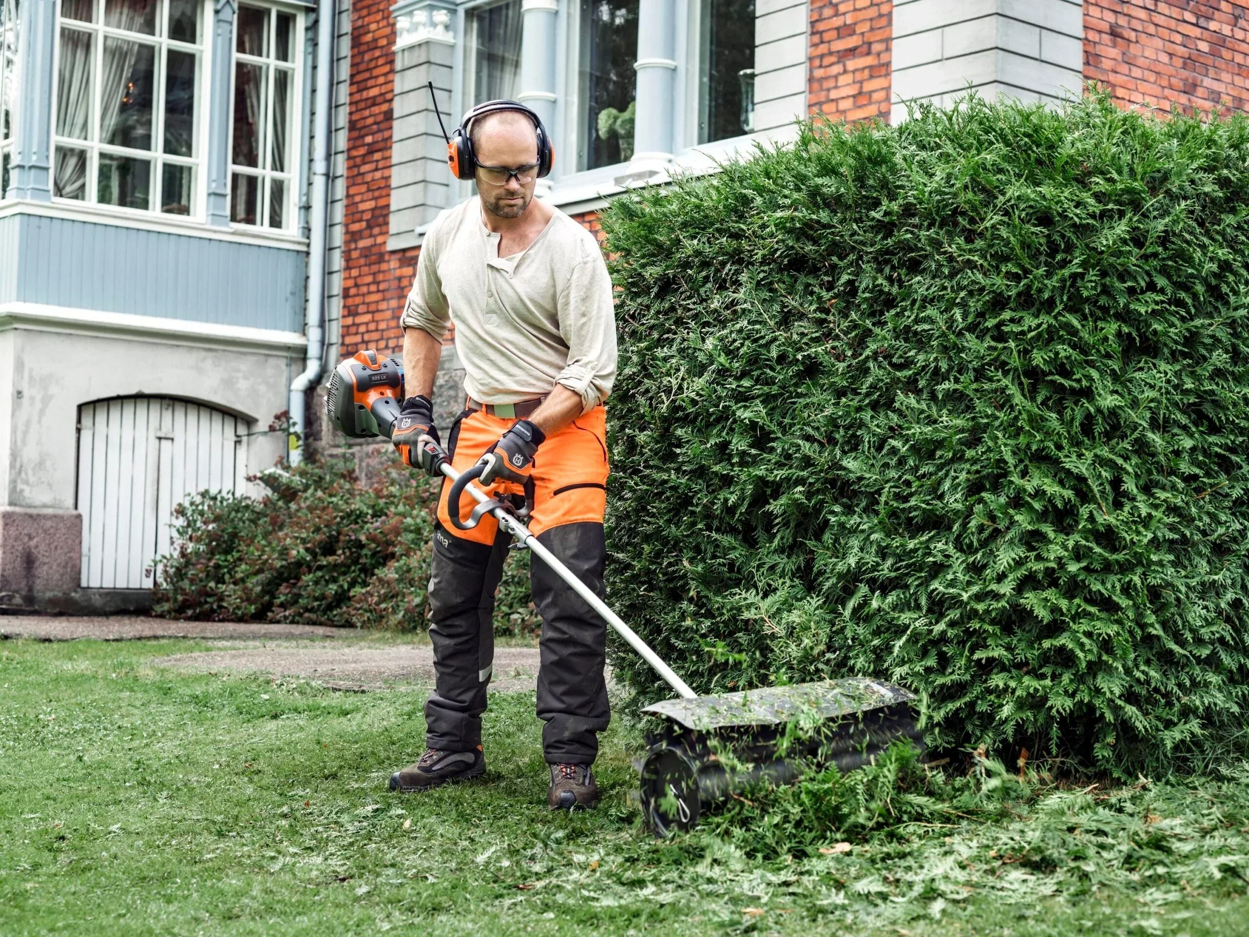 Husqvarna Gas String Trimmer, 28-cc 2-cycle, 20-in Straight Shaft, Attachment And Edger Capable - 330LK 970545001 - Image 14 Husqvarna Gas String Trimmer, 28-cc 2-cycle, 20-in Straight Shaft, Attachment And Edger Capable - 330LK 970545001 - Image 14