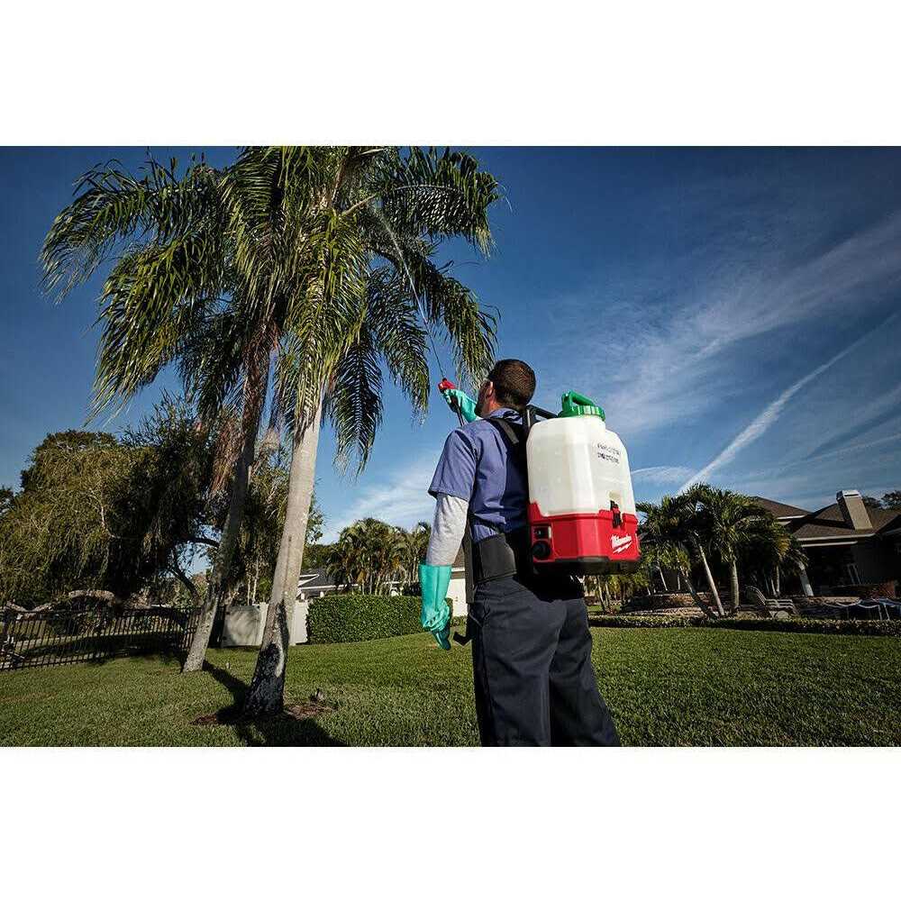 Milwaukee M18 Switch Tank 4 Gallon Backpack Sprayer - 2820-20PS - Image 5 Milwaukee M18 Switch Tank 4 Gallon Backpack Sprayer - 2820-20PS - Image 5