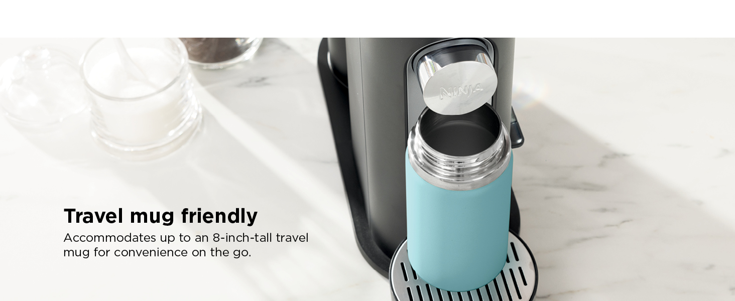 Café nomade. Réservoir amovible. Design compact.