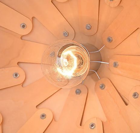 PineGlow – Houten Hanglamp in Dennenappel Design