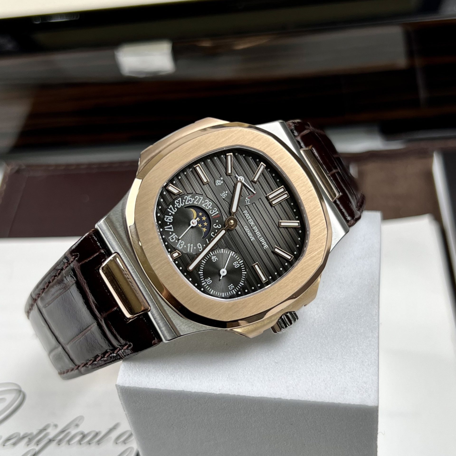 Patek Philippe Replica Watch Nautilus 5712 Demi Rose Gold GR Factory 40mm - Top club