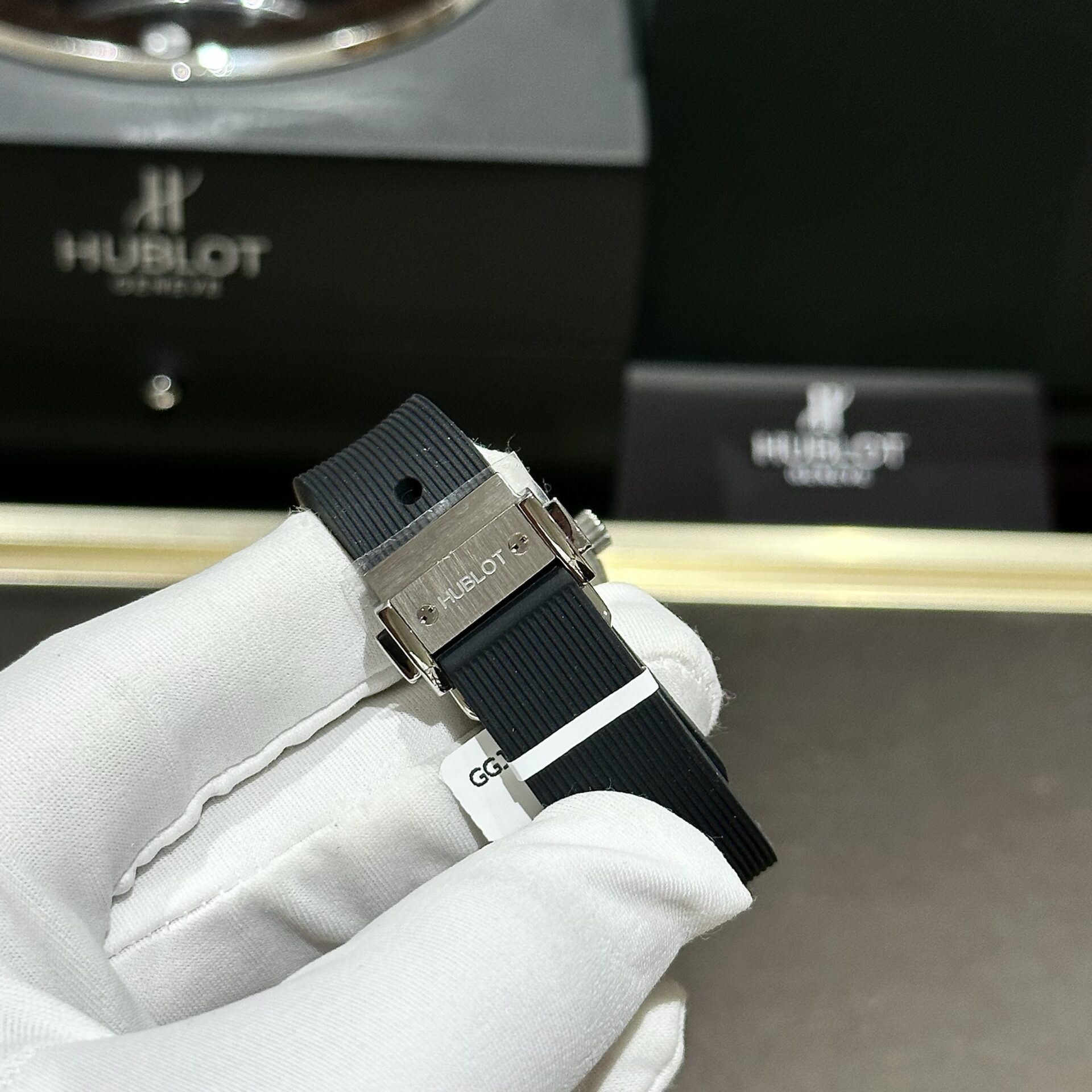Hublot Classic Fusion Replica Watch With Moissanite Diamond Rubber Strap HB Factory 33mm - Top club