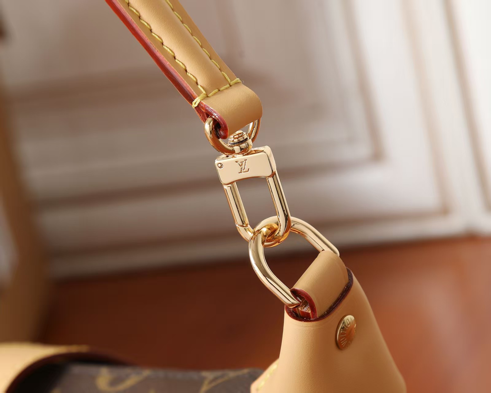 Louis Vuitton Pochette Mia HandBag1:1High-quality replica