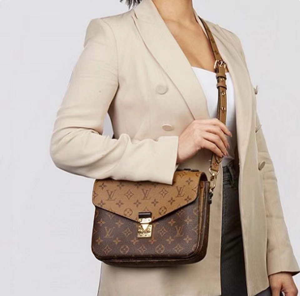 Louis Vuitton Pochette Metis East West M46279