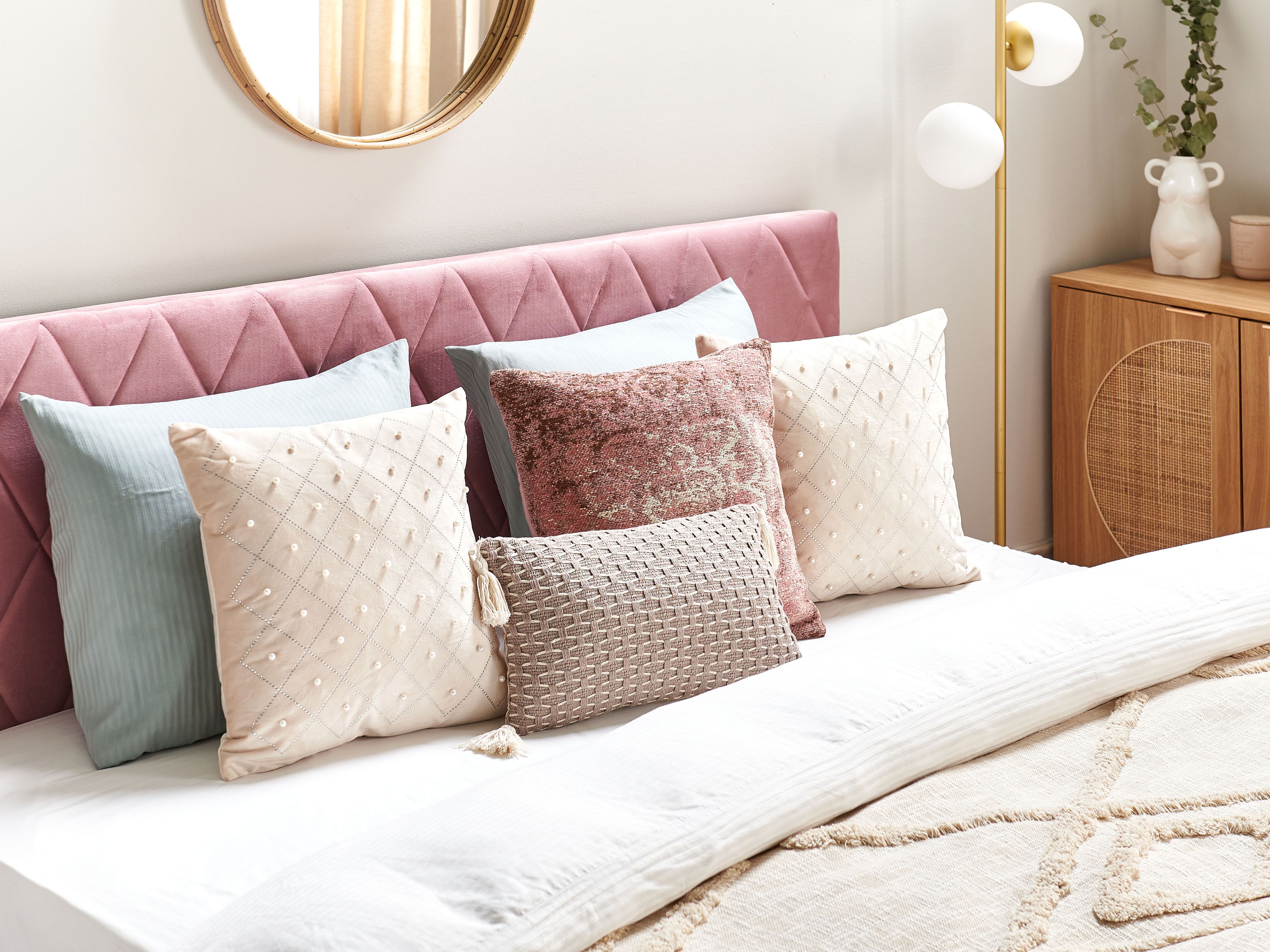 Set of 2 Decorative Cushions YARROW Velvet 45 x 45 cm Beige Geometric Pattern