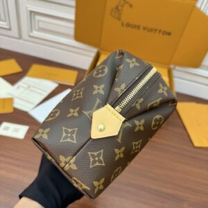 Louis Vuitton Cosmetic Pouch GM in Monogram canvas1:1High-quality replica