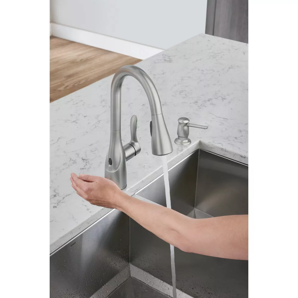 Moen Arlo 1-Handle Lever Pulldown Kitchen Faucet with Touchless Activation Sensor, Spot Resist Stainless Steel