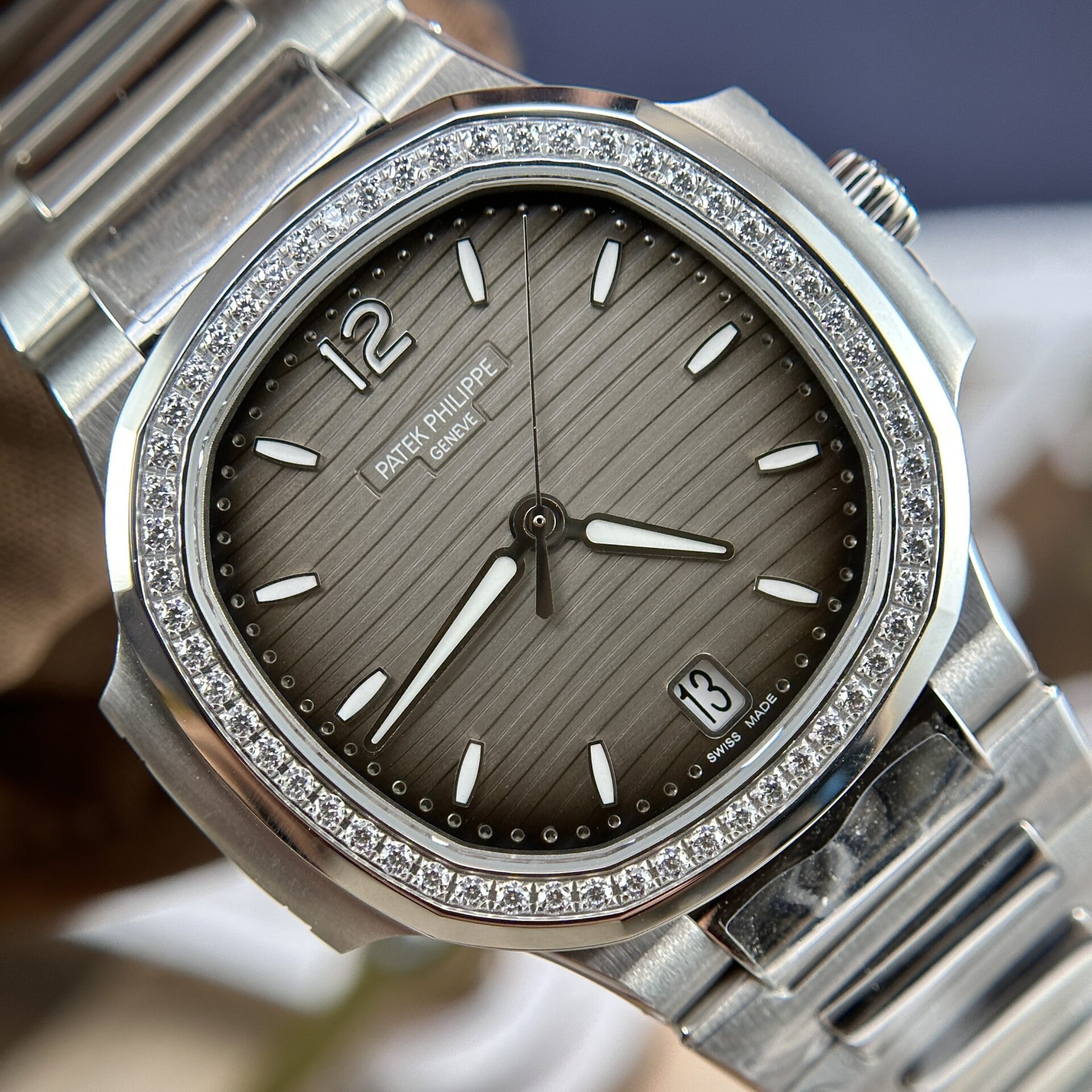 Patek Philippe Nautilus 7118 Replica Watch Grey Dial 3K Factory 35.2mm - Top club