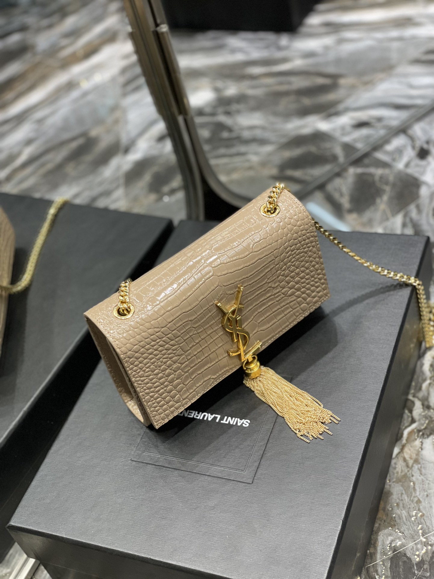 KATE SMALL CHAIN BAG IN GRAIN DE POUDRE EMBOSSED LEATHER1:1High-quality replica