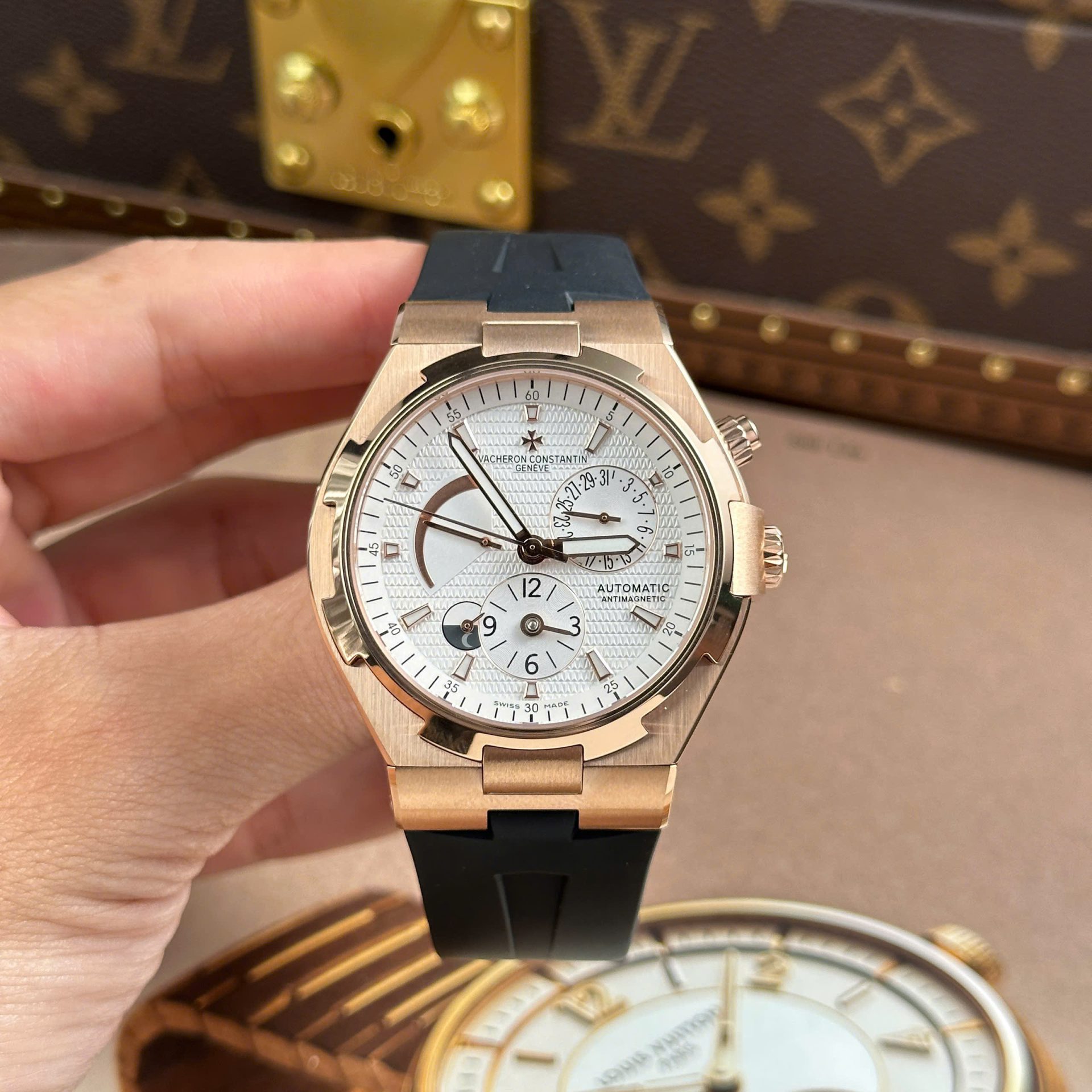 Vacheron Constantin Replica Watches Overseas Dual Time Rose Gold 47450 White Dial 9F Factory 42mm - Top club