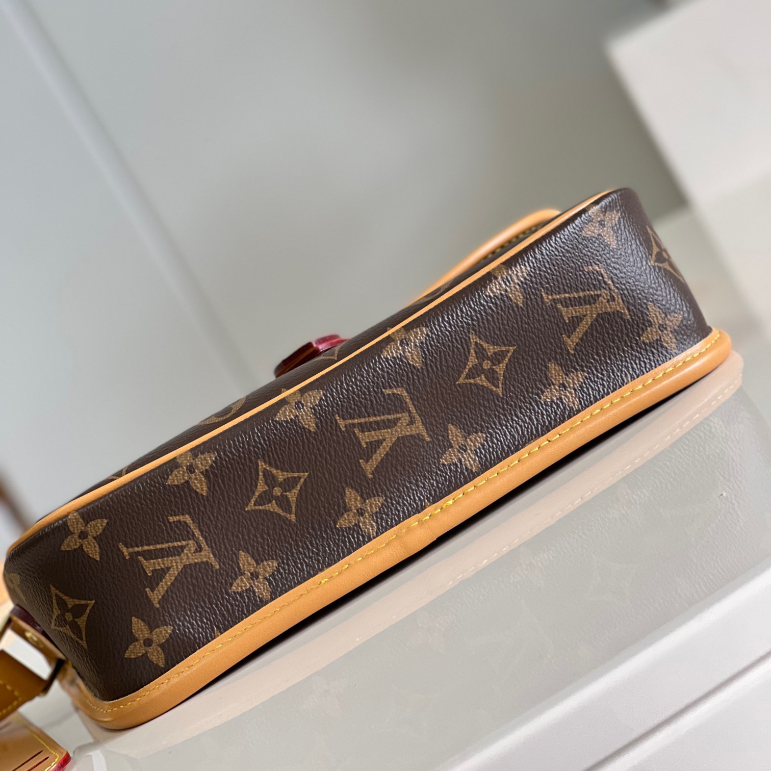 Louis Vuitton Gibeciere PM Shoulder Bag M422481:1High-quality replica
