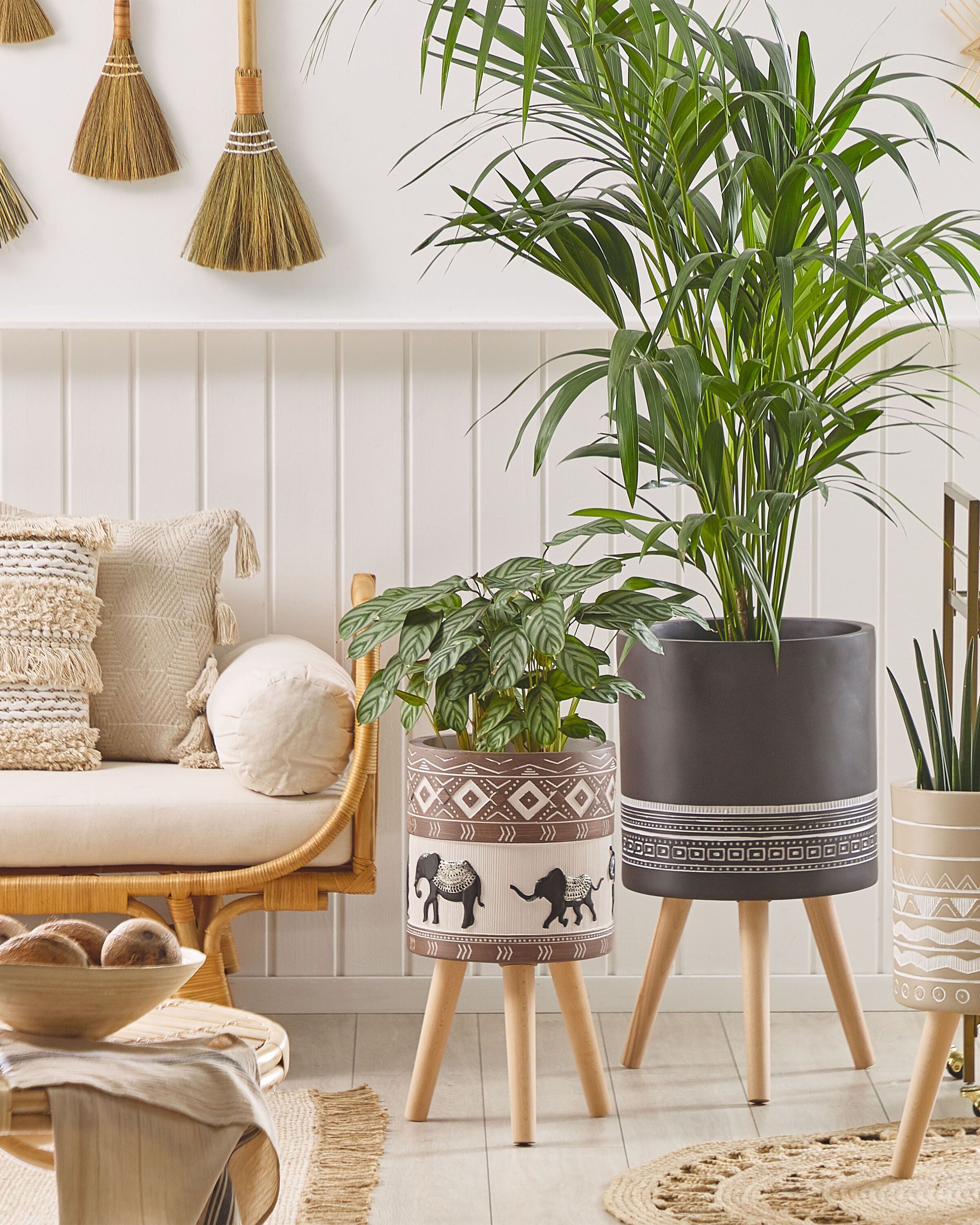 Elevated Plant Pot ACHILIO 30 cm Dark Brown