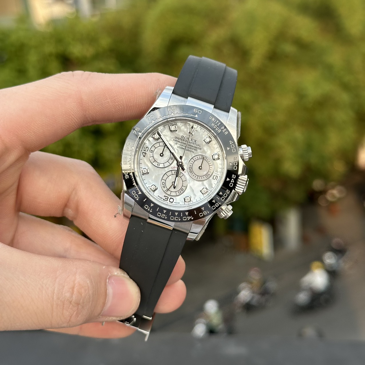 Rolex Best Replica Watch Daytona Mother Of Pearl   Moissanite Diamonds Dial 40mm - Elite Watch Atelier