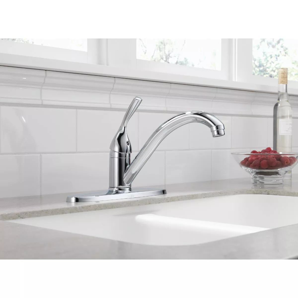 Delta Classic Series 1-Handle Lever Kitchen Faucet, Chrome