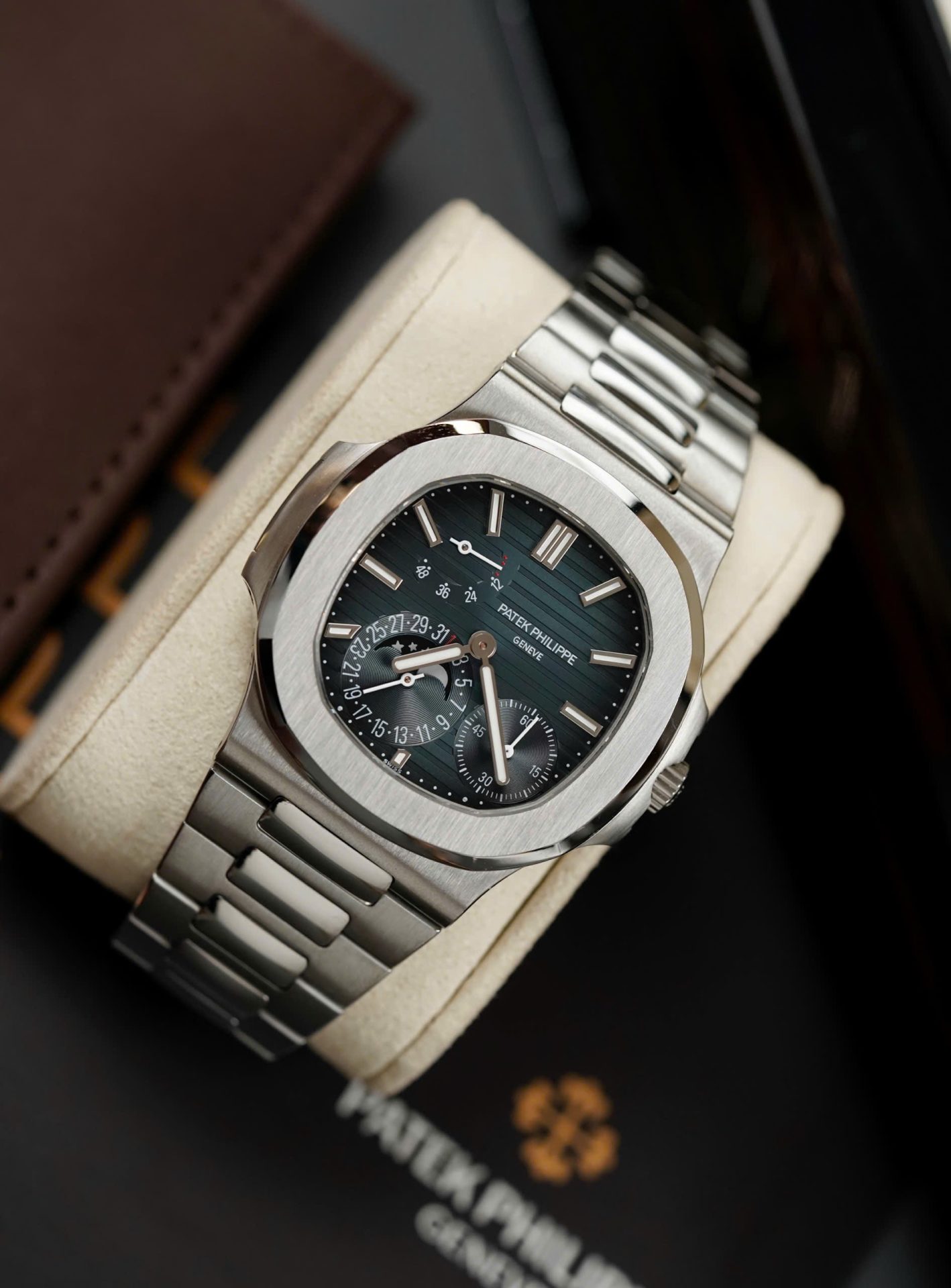 Patek Philippe Best Replica Watches Nautilus 5712 Custom Authentic Details 40mm - Elite Watch Atelier