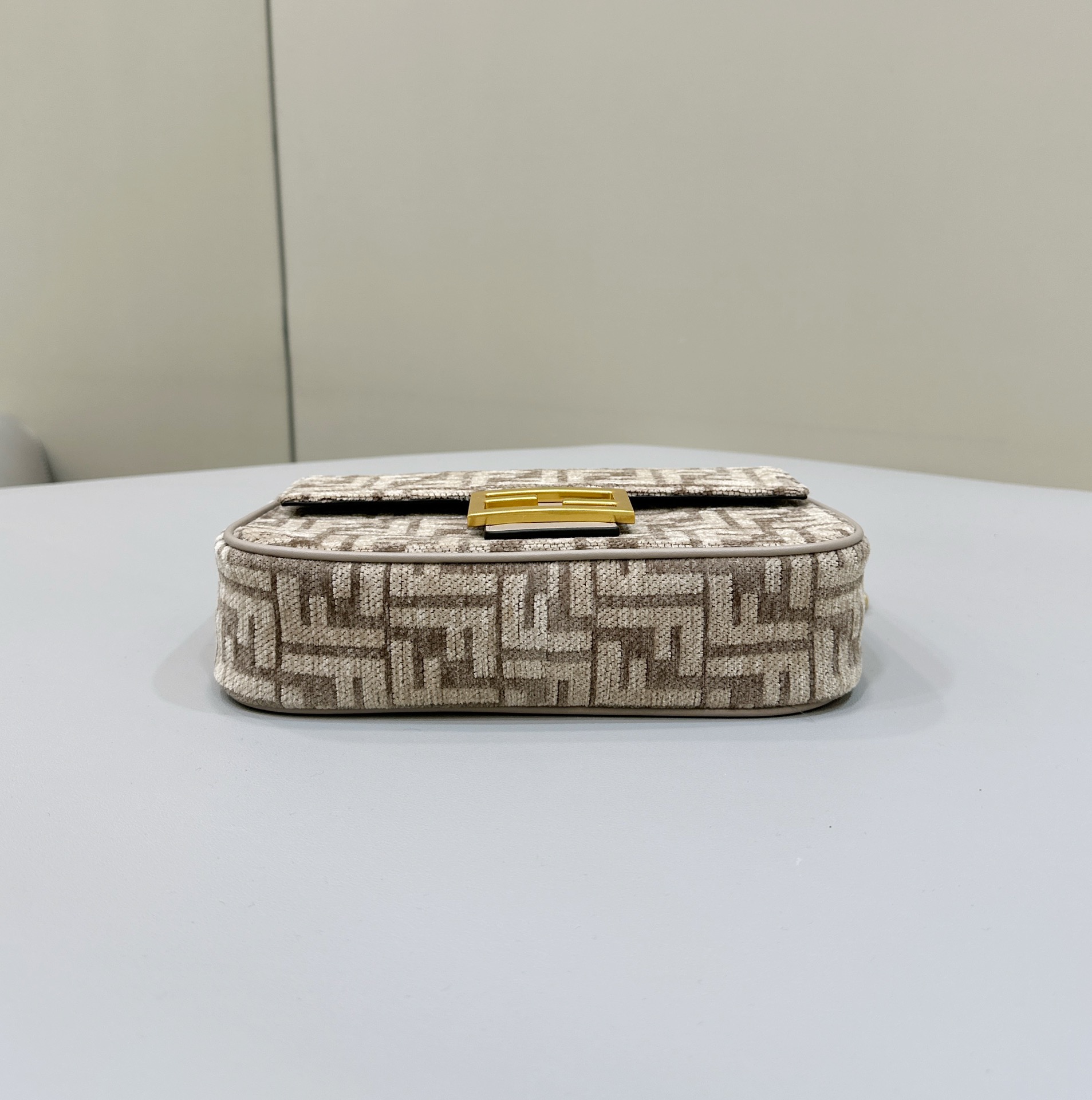 Fendi Chain Shoulder Bag - Replicaclubs