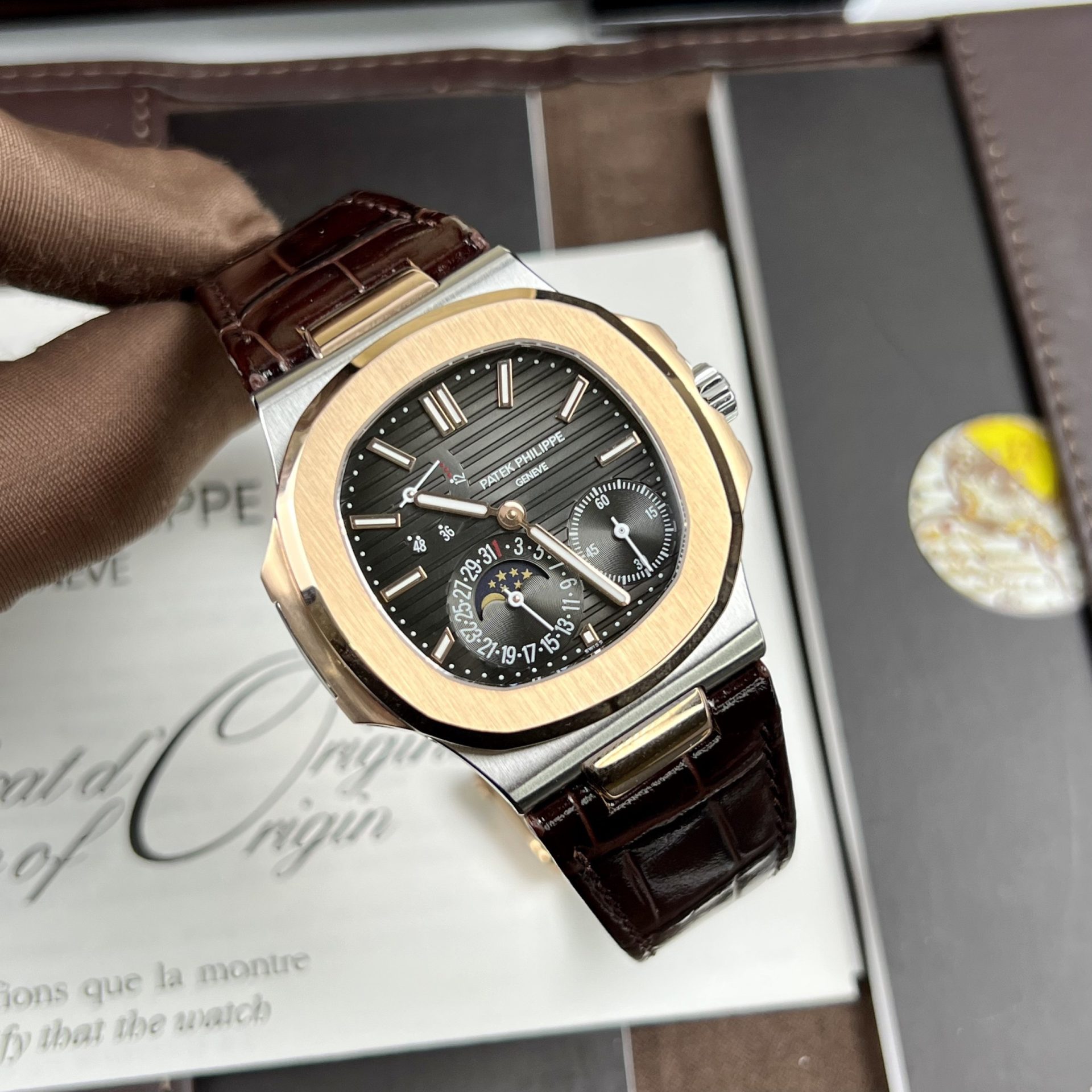 Patek Philippe Replica Watch Nautilus 5712 Demi Rose Gold GR Factory 40mm - Elite Watch Atelier