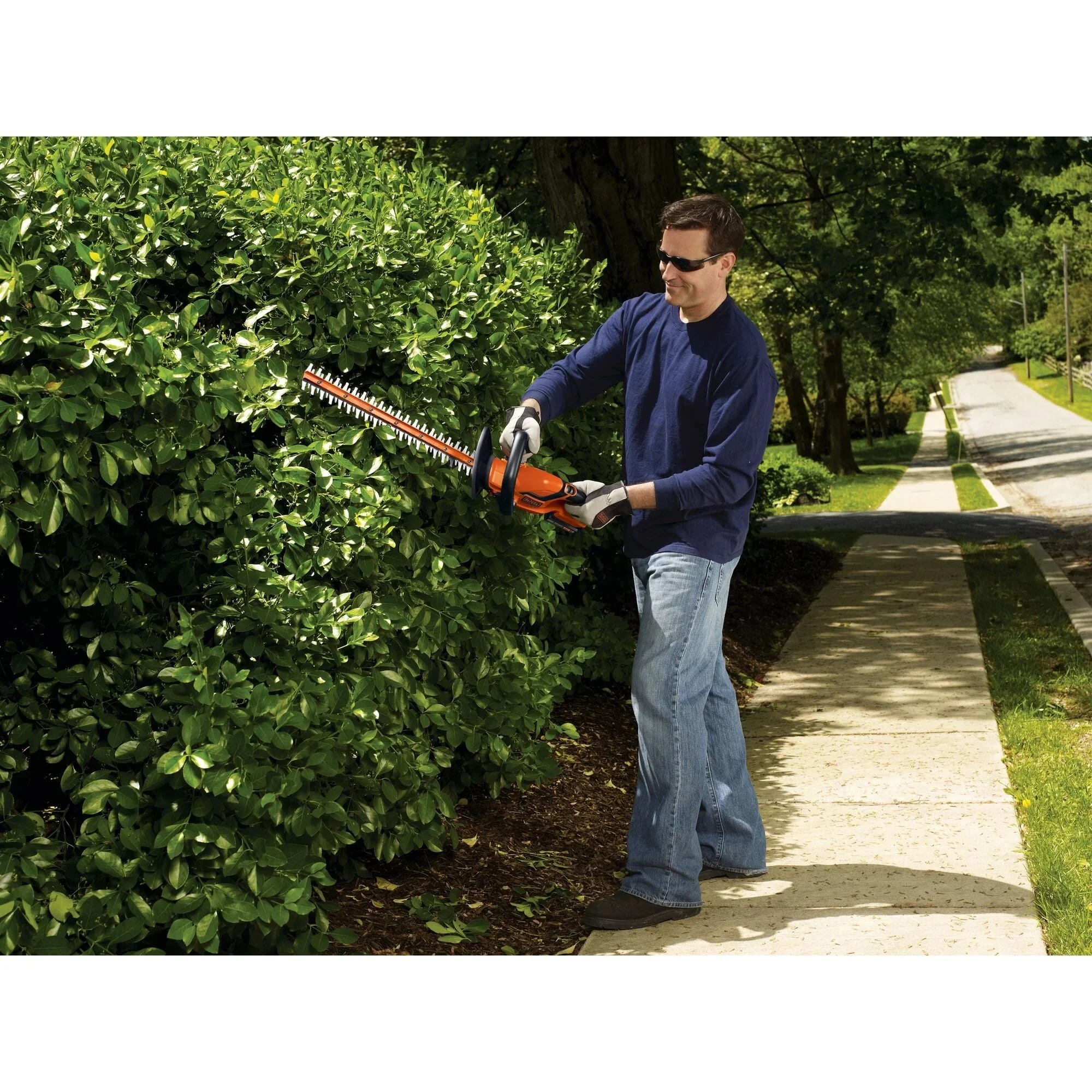 BLACK+DECKER 20V MAX Cordless Lithium 22 in Hedge Trimmer - LHT2220 - Image 12 BLACK+DECKER 20V MAX Cordless Lithium 22 in Hedge Trimmer - LHT2220 - Image 12