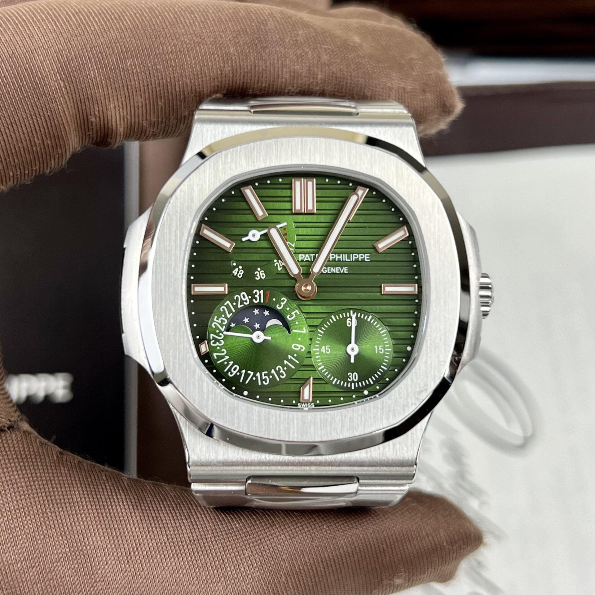 Patek Philippe Nautilus 5712 Replica 1:1 Watch Green Dial ZF 40mm - Elite Watch Atelier