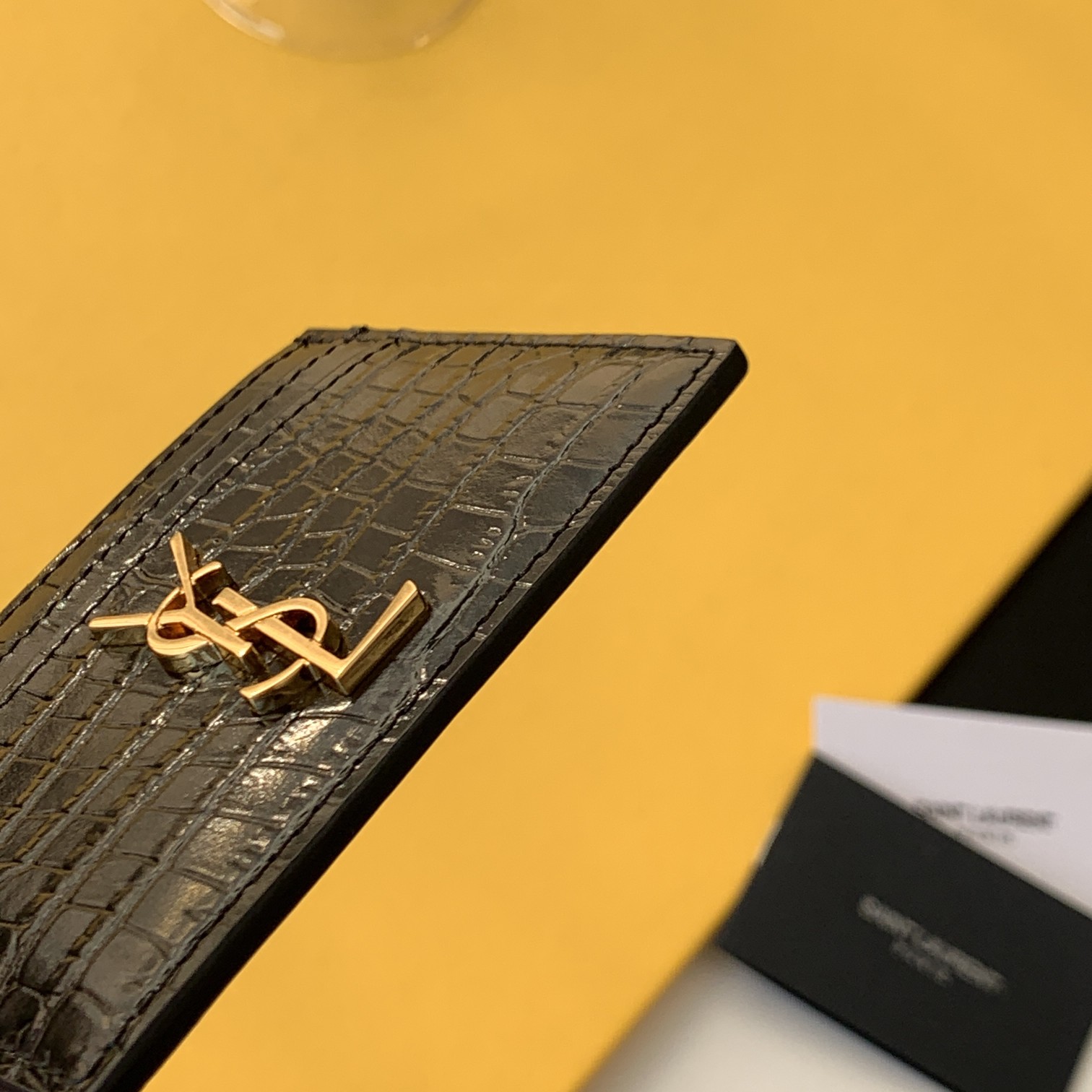 CASSANDRE MATELASSÉ CARD CASE IN GRAIN DE POUDRE EMBOSSED LEATHER1:1High-quality replica
