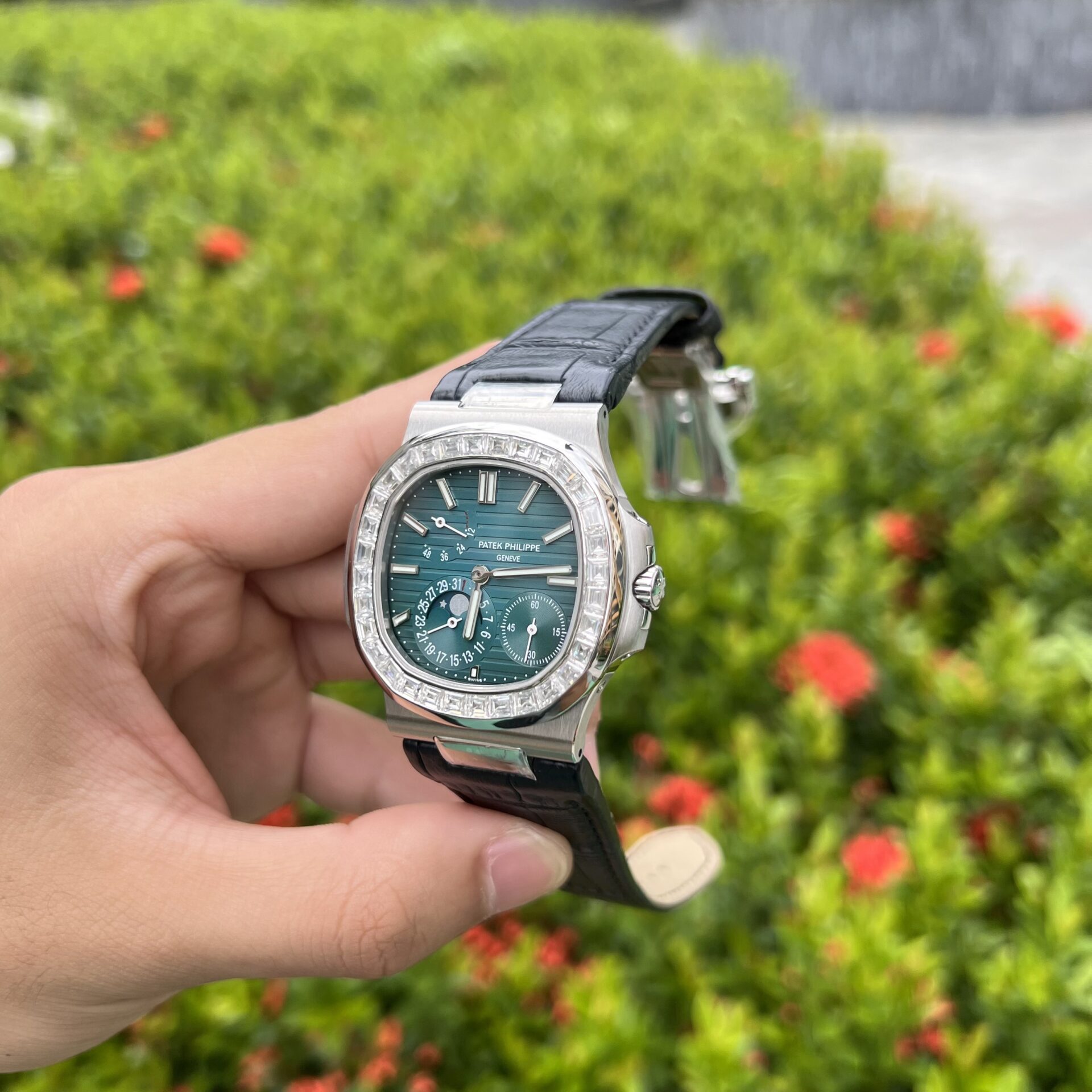 Patek Philippe Replica 11 Watch Nautilus 5722 G Moissanite Diamond Bezel 40mm - Top club