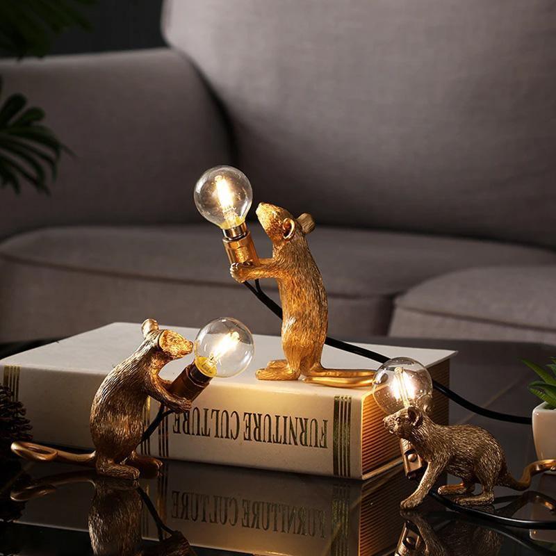 Elegante Tafellamp Goud en Wit – Uniek Ontwerp voor Woonkamer en Slaapkamer, Modern en Chic, LED-compatibel
