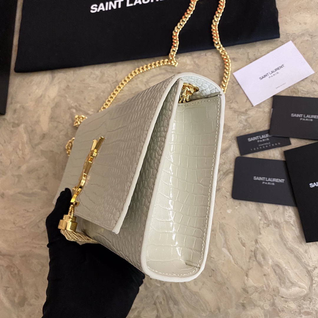 MONOGRAM CHAIN WALLET IN CROCODILE EMBOSSED SHINY LEATHER1:1High-quality replica